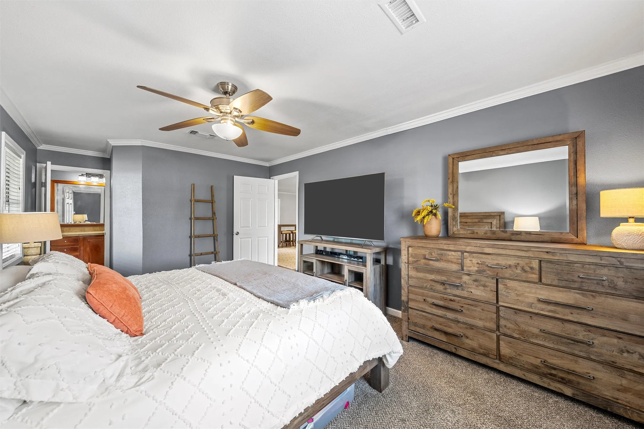 Single Family Residence For Sale in Hill County , 111 N Morgan Street W, Mount Calm, Texas 76673, 3 Bedroom, 2 Bathroom, Garage spaces, 1,455 Sqft, built in 1955, mls#21400770, Real Estate Agent in Mount Calm, Homes For Sale in Hill county, Homes For Sale in Mount Calm, Realtor in Mount Calm Texas, Real Estate Brokerage Independent Realty Texas, Luminita Cordes Realtor