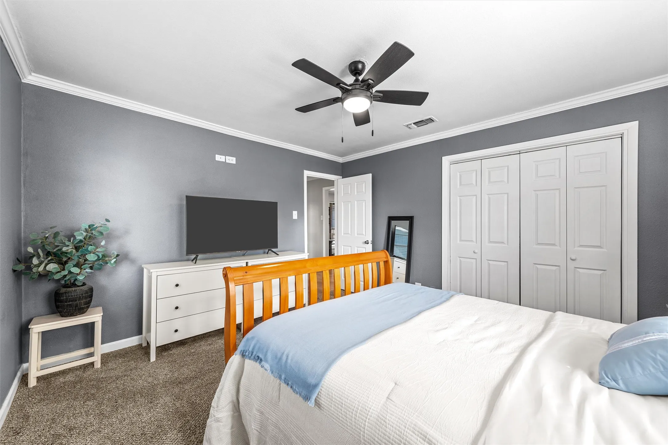 Single Family Residence For Sale in Hill County , 111 N Morgan Street W, Mount Calm, Texas 76673, 3 Bedroom, 2 Bathroom, Garage spaces, 1,455 Sqft, built in 1955, mls#21400770, Real Estate Agent in Mount Calm, Homes For Sale in Hill county, Homes For Sale in Mount Calm, Realtor in Mount Calm Texas, Real Estate Brokerage Independent Realty Texas, Luminita Cordes Realtor