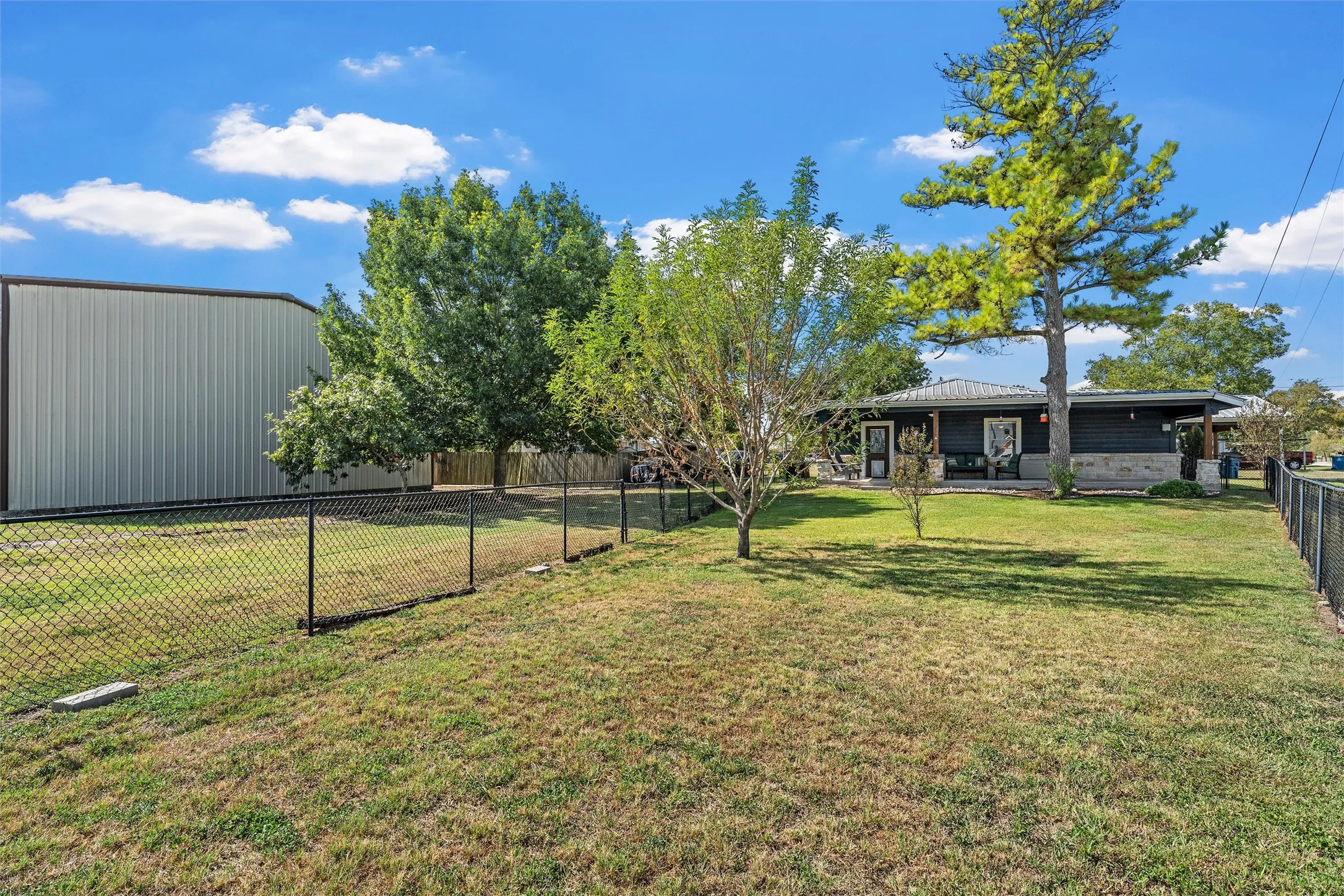 Single Family Residence For Sale in Hill County , 111 N Morgan Street W, Mount Calm, Texas 76673, 3 Bedroom, 2 Bathroom, Garage spaces, 1,455 Sqft, built in 1955, mls#21400770, Real Estate Agent in Mount Calm, Homes For Sale in Hill county, Homes For Sale in Mount Calm, Realtor in Mount Calm Texas, Real Estate Brokerage Independent Realty Texas, Luminita Cordes Realtor