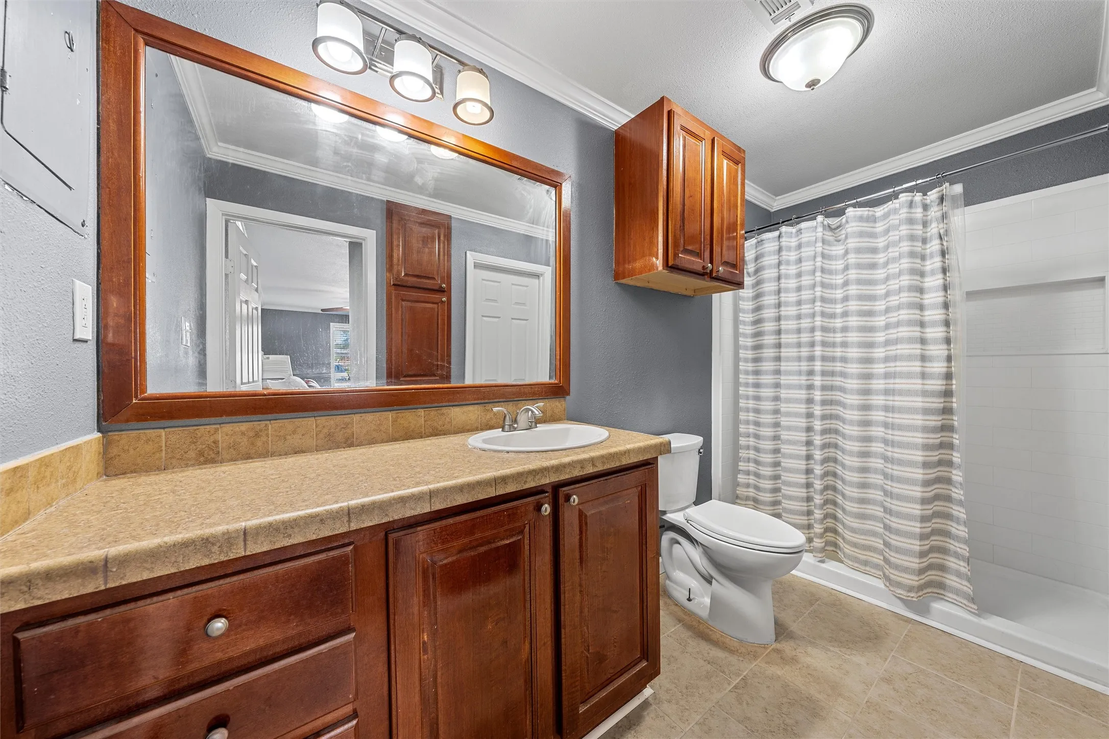 Single Family Residence For Sale in Hill County , 111 N Morgan Street W, Mount Calm, Texas 76673, 3 Bedroom, 2 Bathroom, Garage spaces, 1,455 Sqft, built in 1955, mls#21400770, Real Estate Agent in Mount Calm, Homes For Sale in Hill county, Homes For Sale in Mount Calm, Realtor in Mount Calm Texas, Real Estate Brokerage Independent Realty Texas, Luminita Cordes Realtor