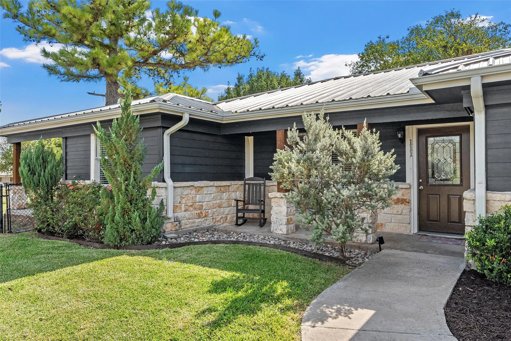 Single Family Residence For Sale in Hill County , 111 N Morgan Street W, Mount Calm, Texas 76673, 3 Bedroom, 2 Bathroom, Garage spaces, 1,455 Sqft, built in 1955, mls#21400770, Real Estate Agent in Mount Calm, Homes For Sale in Hill county, Homes For Sale in Mount Calm, Realtor in Mount Calm Texas, Real Estate Brokerage Independent Realty Texas, Luminita Cordes Realtor
