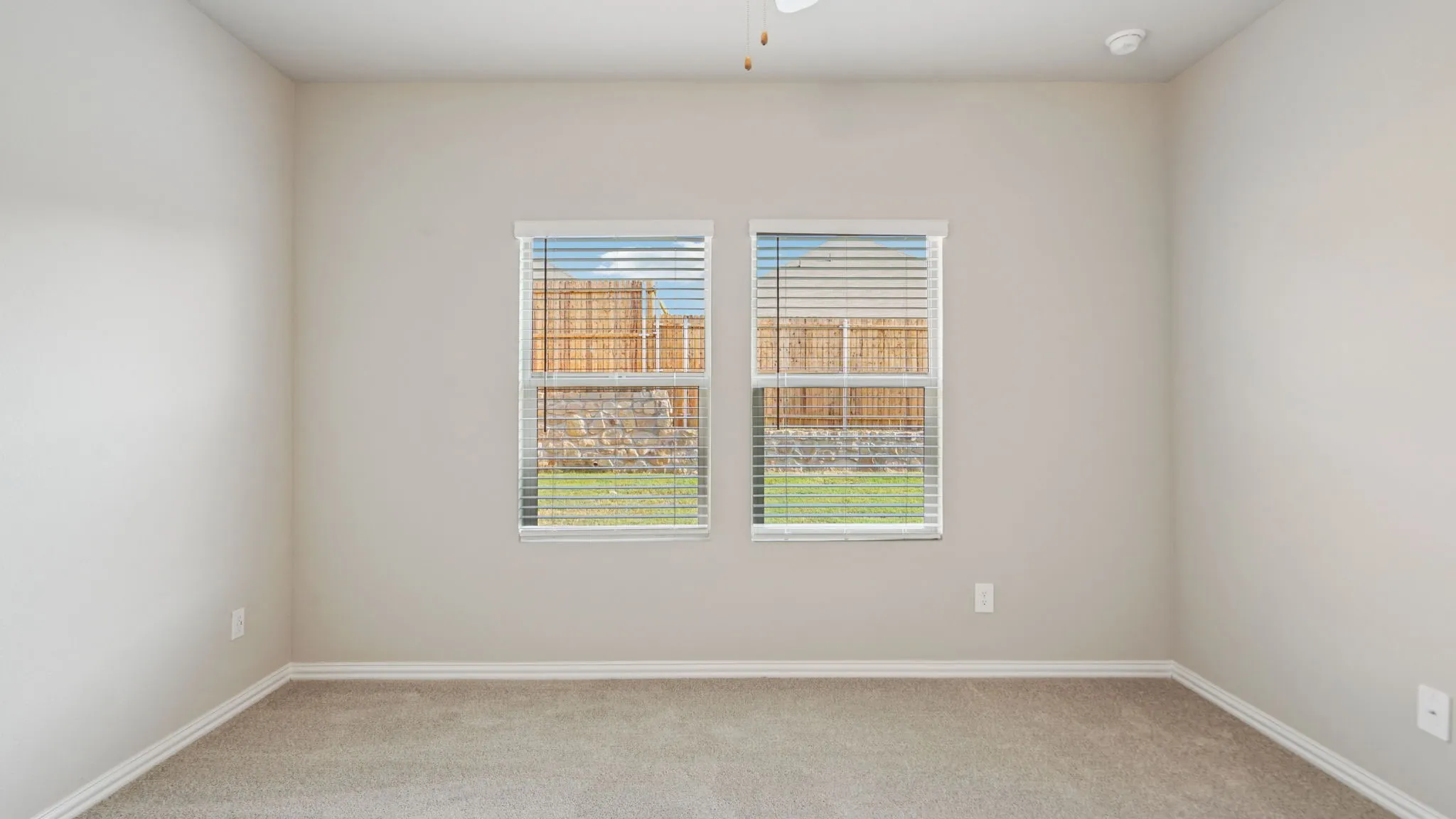  Photo is not of the actual home, but is an inspirational photo of builder’s model home and may depict options, furnishings, and/or decorator features that are not included.
