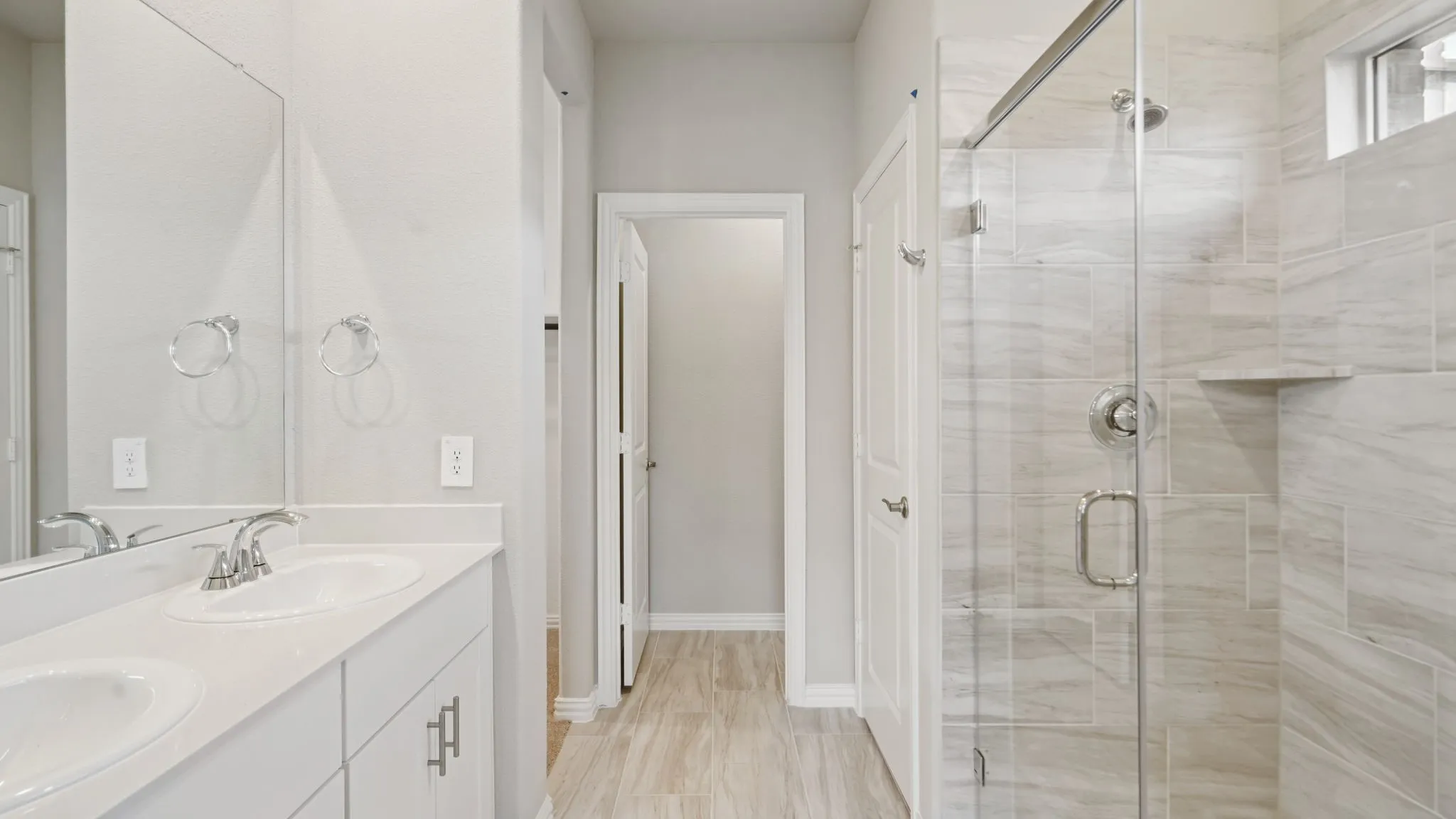  Photo is not of the actual home, but is an inspirational photo of builder’s model home and may depict options, furnishings, and/or decorator features that are not included.
