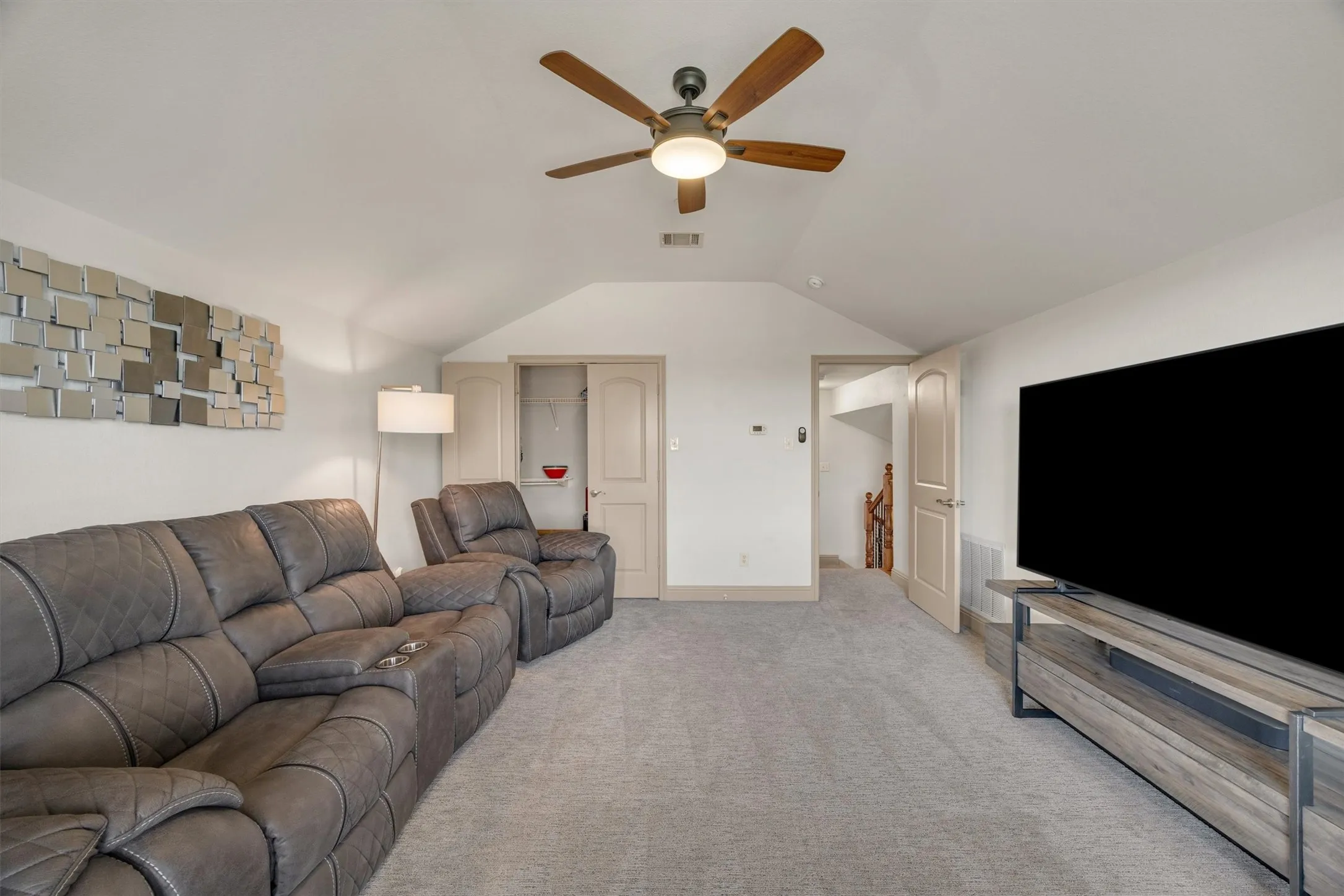 Townhouse For Sale in Dallas County , 4248 Nia Drive, Irving, Texas 75038, 4 Bedroom, 4 Bathroom, 2 Garage spaces, 2,364 Sqft, built in 2008, mls#21398351, Real Estate Agent in Irving, Homes For Sale in Dallas county, Homes For Sale in Irving, Realtor in Irving Texas, Real Estate Brokerage Independent Realty Texas, Luminita Cordes Realtor