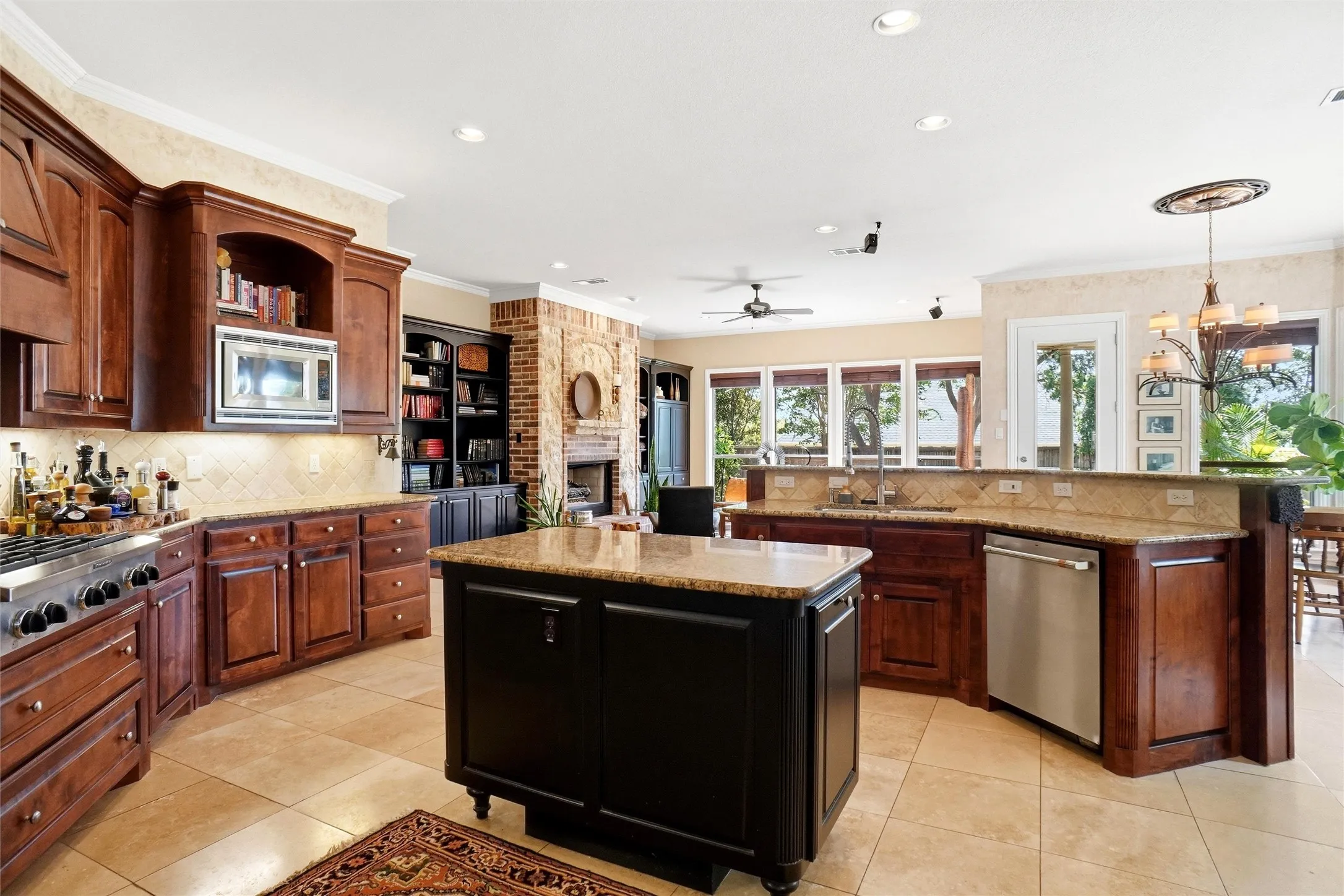 Single Family Residence For Sale in Tarrant County , 1209 Merlot Drive, Southlake, Texas 76092, 5 Bedroom, 6 Bathroom, 4 Garage spaces, 5,166 Sqft, built in 2000, mls#21398994, Real Estate Agent in Southlake, Homes For Sale in Tarrant county, Homes For Sale in Southlake, Realtor in Southlake Texas, Real Estate Brokerage Independent Realty Texas, Luminita Cordes Realtor