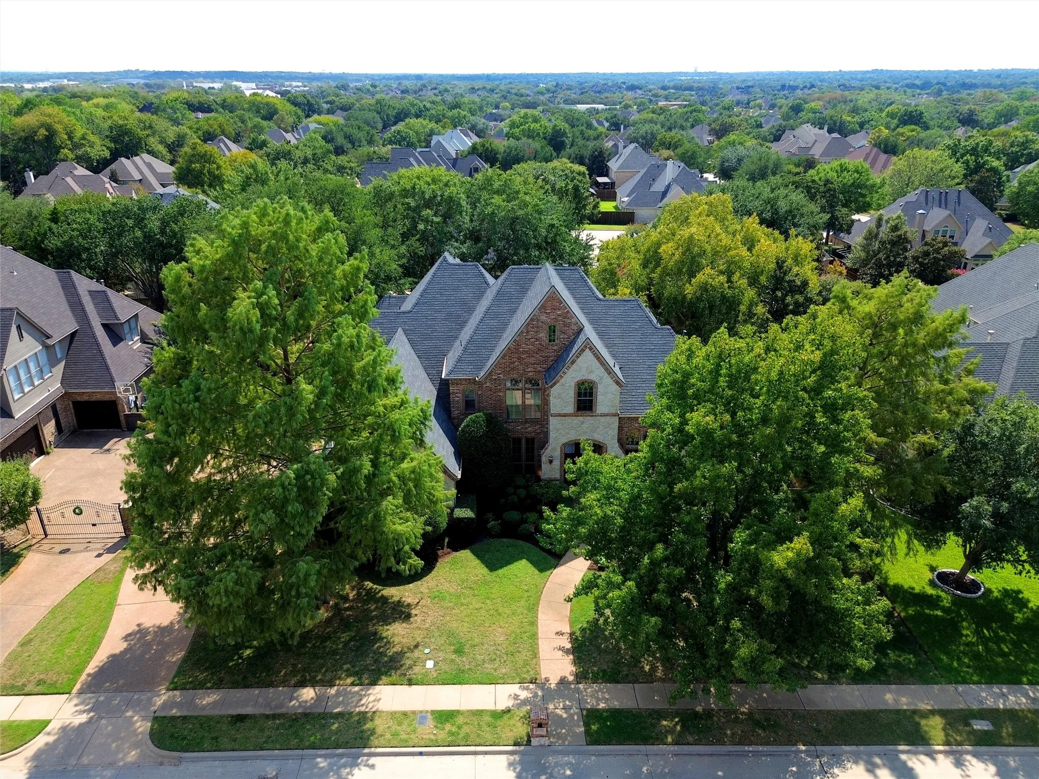 Single Family Residence For Sale in Tarrant County , 1209 Merlot Drive, Southlake, Texas 76092, 5 Bedroom, 6 Bathroom, 4 Garage spaces, 5,166 Sqft, built in 2000, mls#21398994, Real Estate Agent in Southlake, Homes For Sale in Tarrant county, Homes For Sale in Southlake, Realtor in Southlake Texas, Real Estate Brokerage Independent Realty Texas, Luminita Cordes Realtor