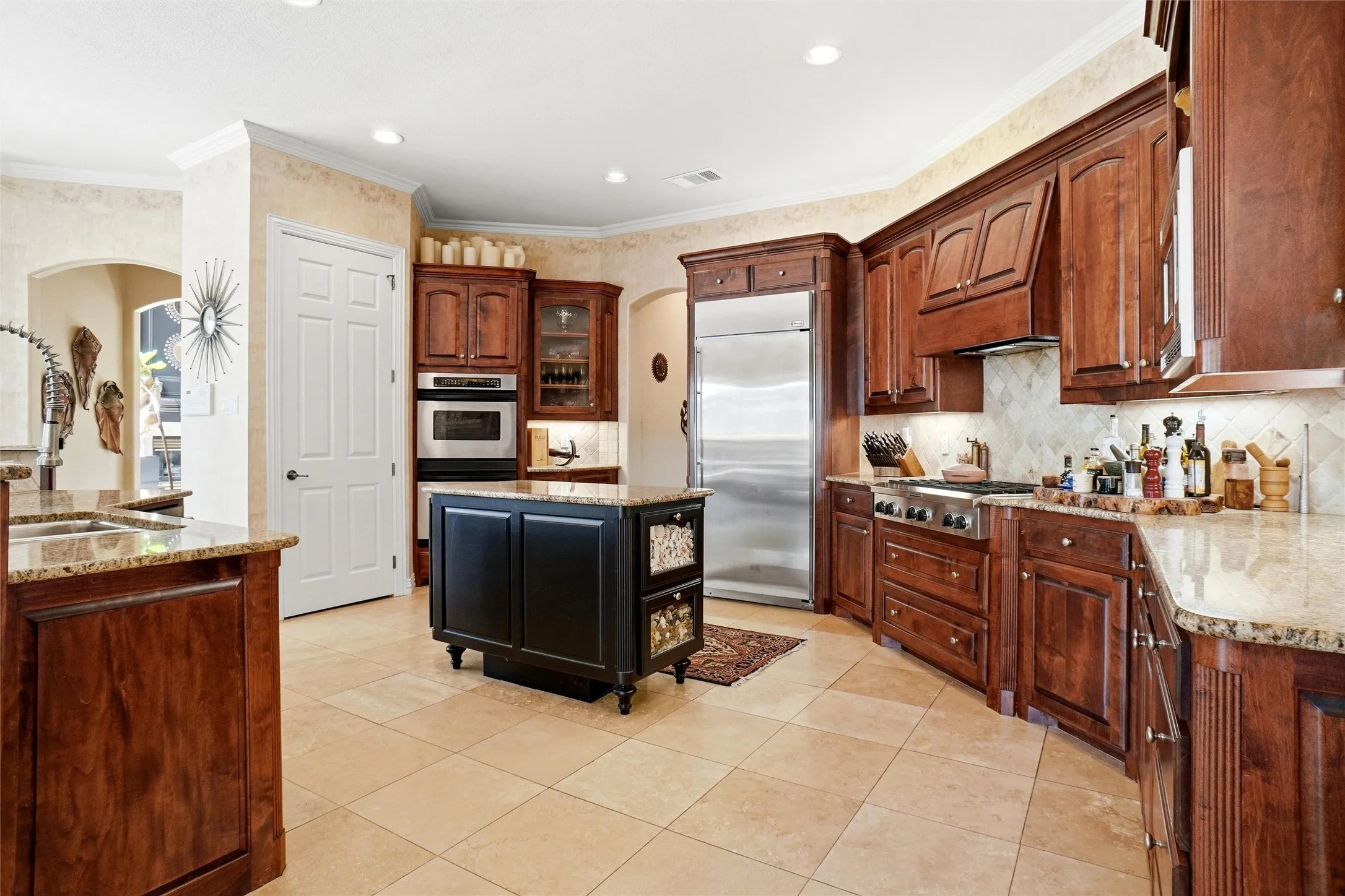 Single Family Residence For Sale in Tarrant County , 1209 Merlot Drive, Southlake, Texas 76092, 5 Bedroom, 6 Bathroom, 4 Garage spaces, 5,166 Sqft, built in 2000, mls#21398994, Real Estate Agent in Southlake, Homes For Sale in Tarrant county, Homes For Sale in Southlake, Realtor in Southlake Texas, Real Estate Brokerage Independent Realty Texas, Luminita Cordes Realtor