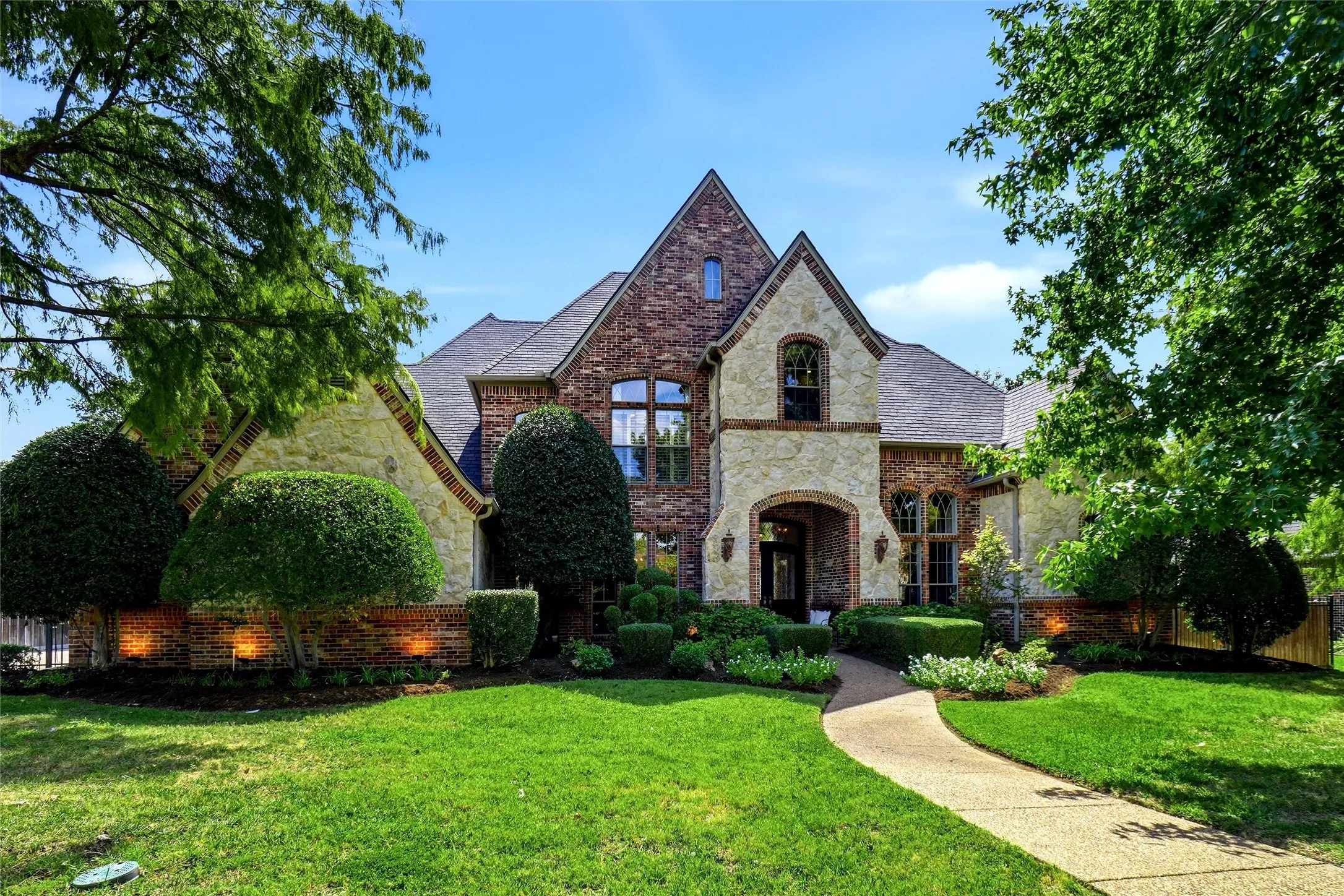 Single Family Residence For Sale in Tarrant County , 1209 Merlot Drive, Southlake, Texas 76092, 5 Bedroom, 6 Bathroom, 4 Garage spaces, 5,166 Sqft, built in 2000, mls#21398994, Real Estate Agent in Southlake, Homes For Sale in Tarrant county, Homes For Sale in Southlake, Realtor in Southlake Texas, Real Estate Brokerage Independent Realty Texas, Luminita Cordes Realtor