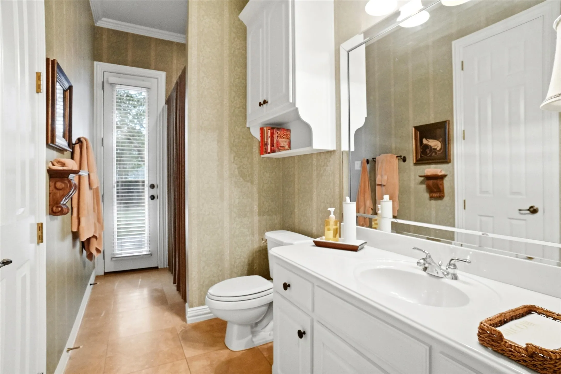 First Floor en suite Bathroom
