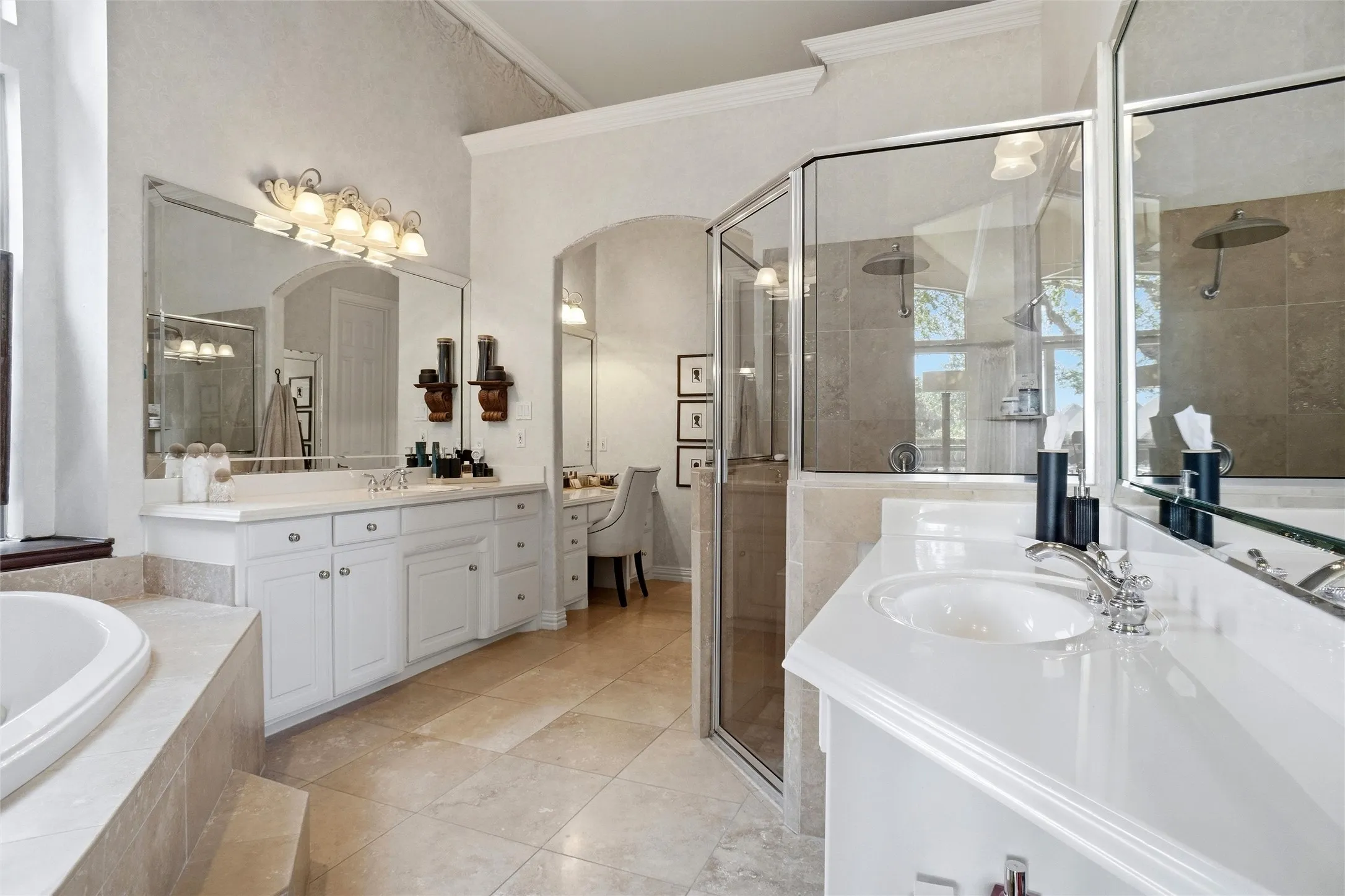 Single Family Residence For Sale in Tarrant County , 1209 Merlot Drive, Southlake, Texas 76092, 5 Bedroom, 6 Bathroom, 4 Garage spaces, 5,166 Sqft, built in 2000, mls#21398994, Real Estate Agent in Southlake, Homes For Sale in Tarrant county, Homes For Sale in Southlake, Realtor in Southlake Texas, Real Estate Brokerage Independent Realty Texas, Luminita Cordes Realtor