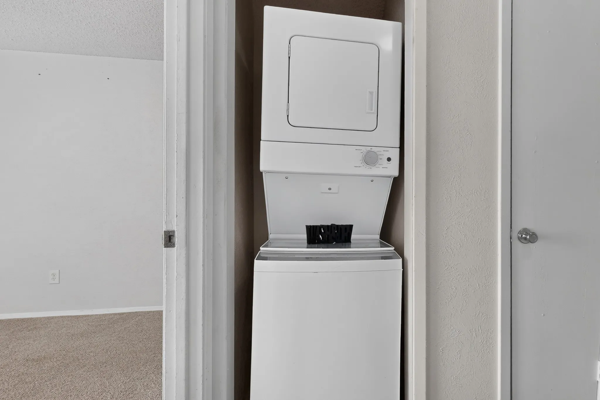 Condominium For Sale in Dallas County , 617 Carriagehouse Lane E3, Garland, Texas 75040, 2 Bedroom, 2 Bathroom, Garage spaces, 1,110 Sqft, built in 1984, mls#21400686, Real Estate Agent in Garland, Homes For Sale in Dallas county, Homes For Sale in Garland, Realtor in Garland Texas, Real Estate Brokerage Independent Realty Texas, Luminita Cordes Realtor