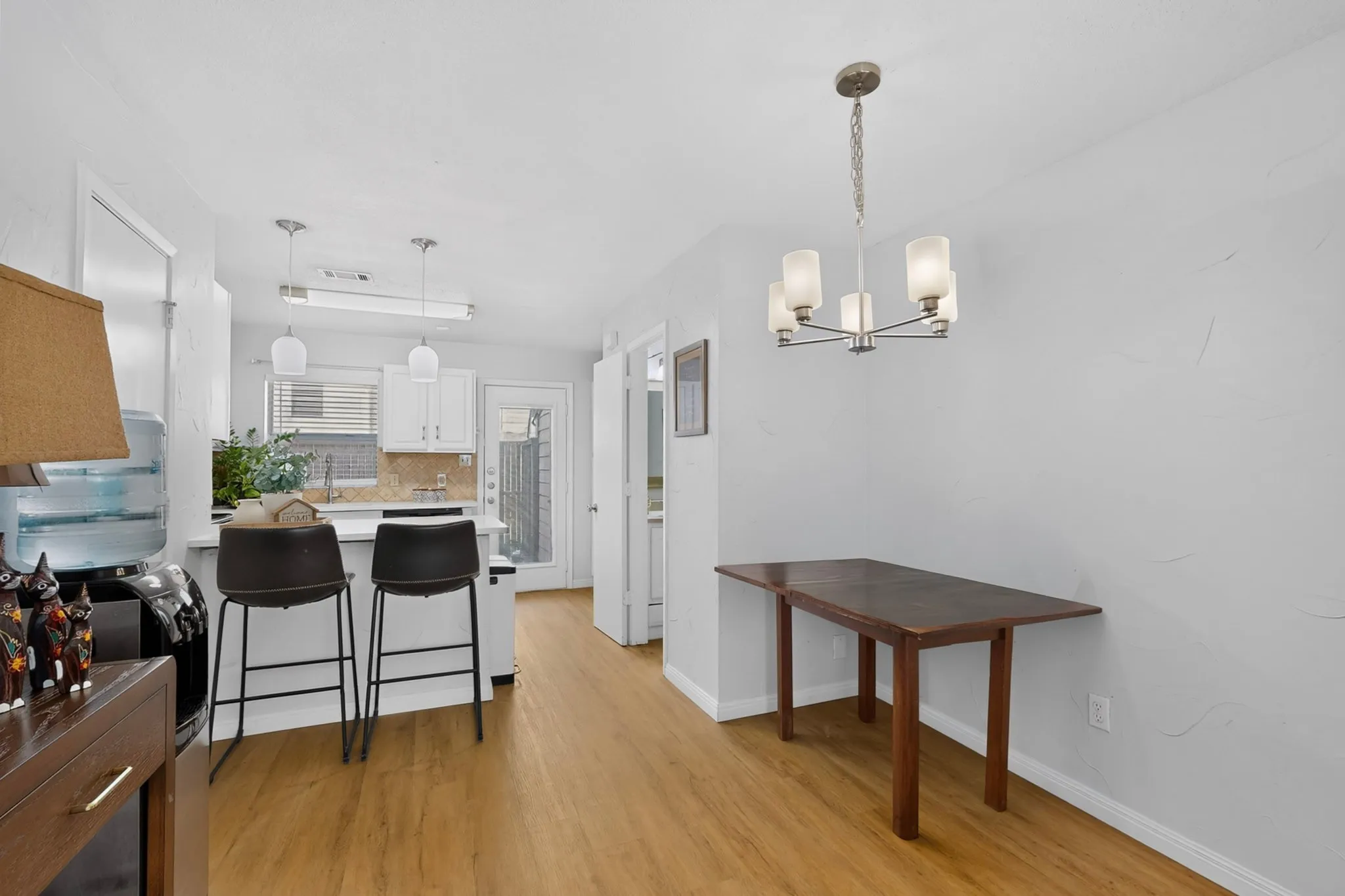 Condominium For Sale in Dallas County , 617 Carriagehouse Lane E3, Garland, Texas 75040, 2 Bedroom, 2 Bathroom, Garage spaces, 1,110 Sqft, built in 1984, mls#21400686, Real Estate Agent in Garland, Homes For Sale in Dallas county, Homes For Sale in Garland, Realtor in Garland Texas, Real Estate Brokerage Independent Realty Texas, Luminita Cordes Realtor