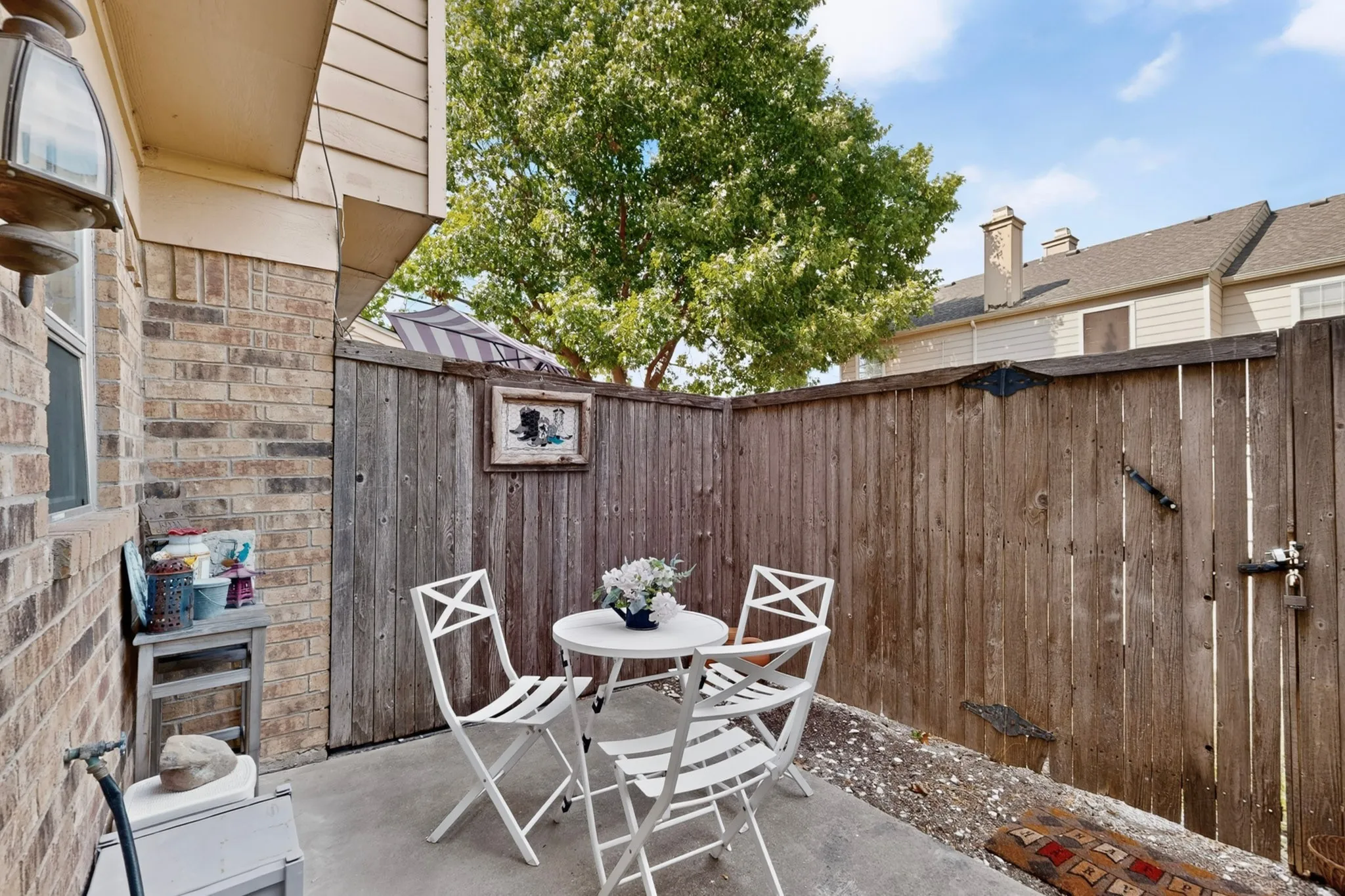 Condominium For Sale in Dallas County , 617 Carriagehouse Lane E3, Garland, Texas 75040, 2 Bedroom, 2 Bathroom, Garage spaces, 1,110 Sqft, built in 1984, mls#21400686, Real Estate Agent in Garland, Homes For Sale in Dallas county, Homes For Sale in Garland, Realtor in Garland Texas, Real Estate Brokerage Independent Realty Texas, Luminita Cordes Realtor