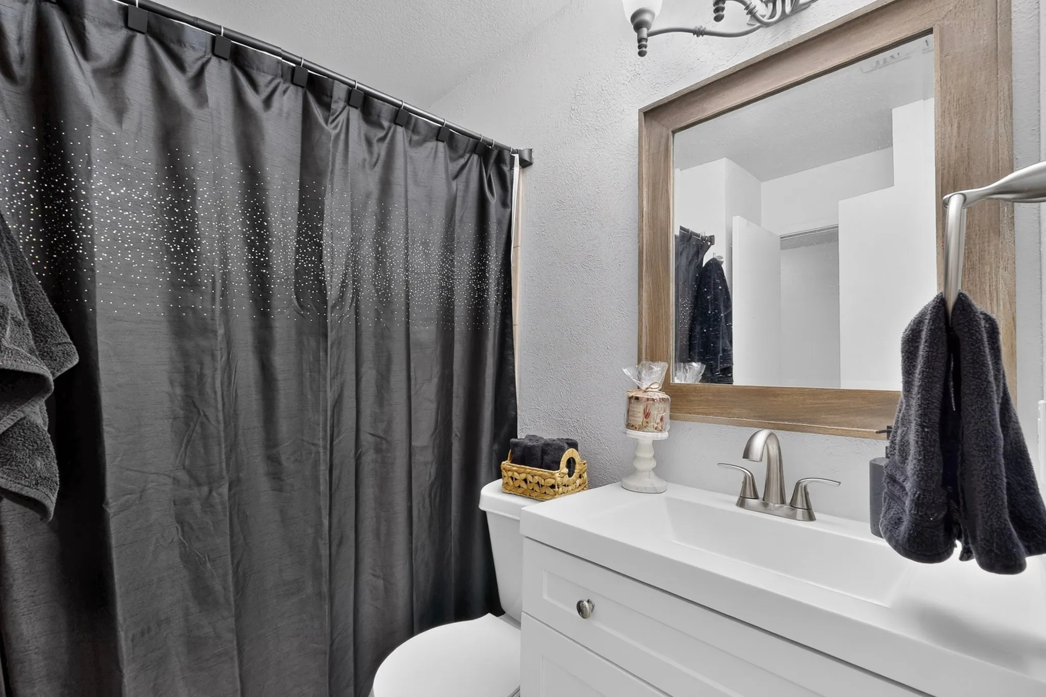 Condominium For Sale in Dallas County , 617 Carriagehouse Lane E3, Garland, Texas 75040, 2 Bedroom, 2 Bathroom, Garage spaces, 1,110 Sqft, built in 1984, mls#21400686, Real Estate Agent in Garland, Homes For Sale in Dallas county, Homes For Sale in Garland, Realtor in Garland Texas, Real Estate Brokerage Independent Realty Texas, Luminita Cordes Realtor