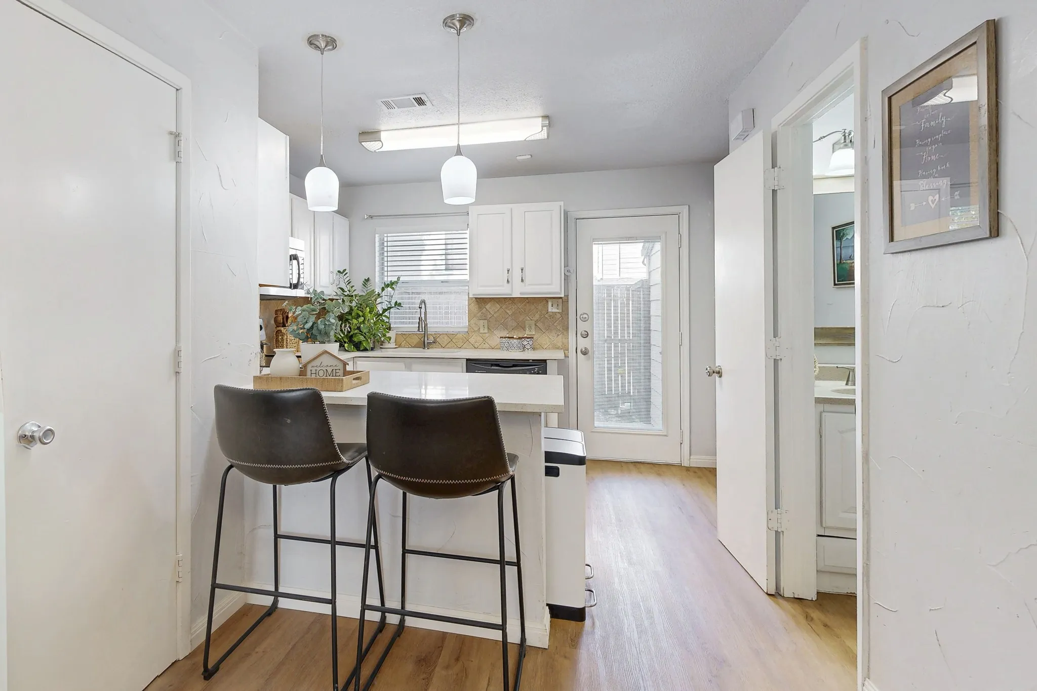 Condominium For Sale in Dallas County , 617 Carriagehouse Lane E3, Garland, Texas 75040, 2 Bedroom, 2 Bathroom, Garage spaces, 1,110 Sqft, built in 1984, mls#21400686, Real Estate Agent in Garland, Homes For Sale in Dallas county, Homes For Sale in Garland, Realtor in Garland Texas, Real Estate Brokerage Independent Realty Texas, Luminita Cordes Realtor
