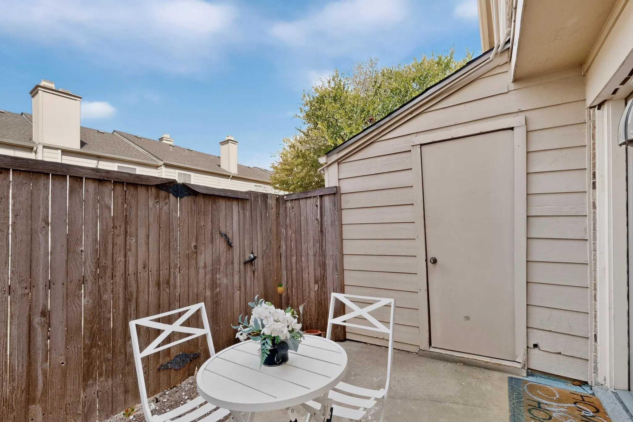 Condominium For Sale in Dallas County , 617 Carriagehouse Lane E3, Garland, Texas 75040, 2 Bedroom, 2 Bathroom, Garage spaces, 1,110 Sqft, built in 1984, mls#21400686, Real Estate Agent in Garland, Homes For Sale in Dallas county, Homes For Sale in Garland, Realtor in Garland Texas, Real Estate Brokerage Independent Realty Texas, Luminita Cordes Realtor