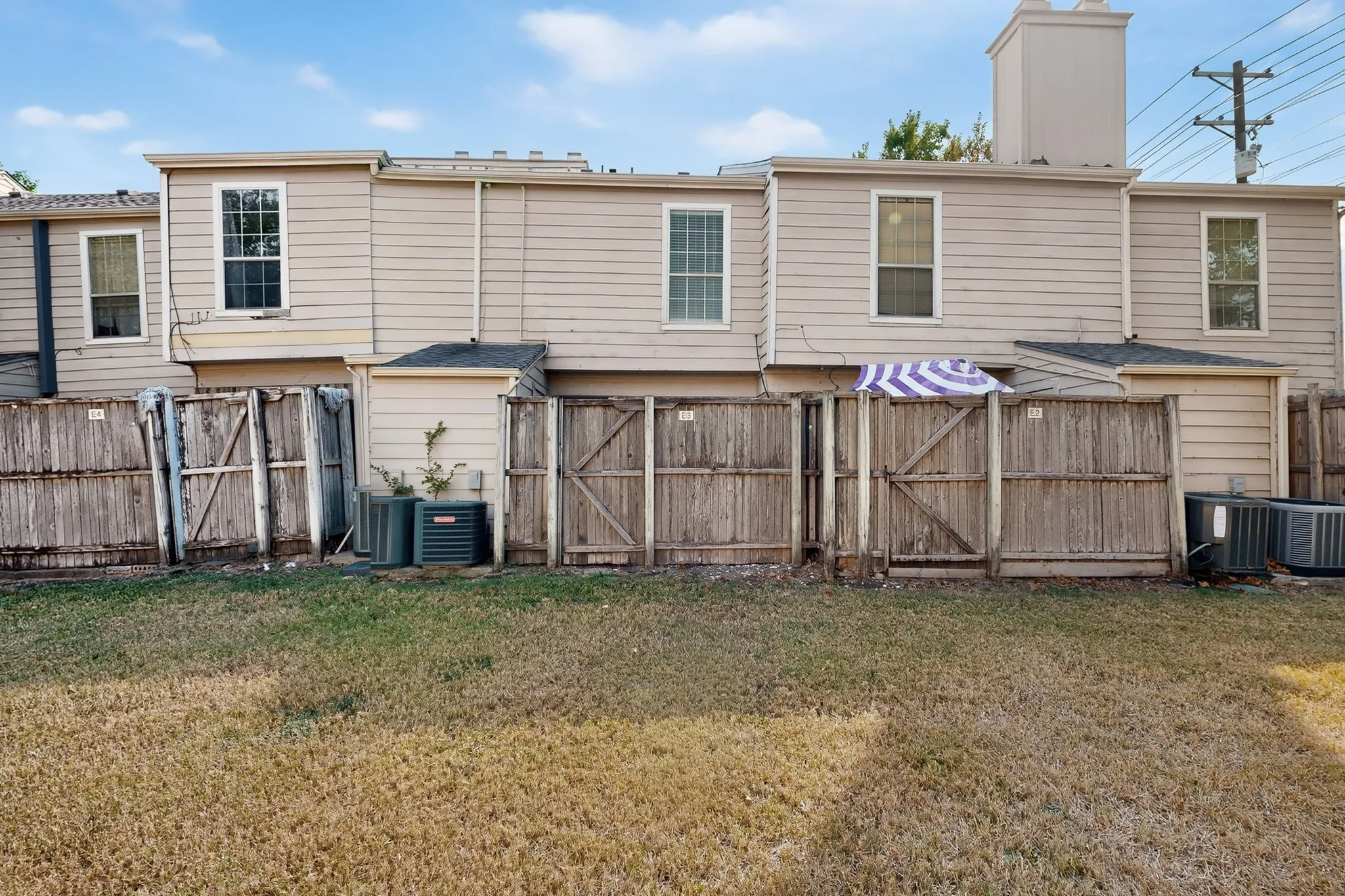 Condominium For Sale in Dallas County , 617 Carriagehouse Lane E3, Garland, Texas 75040, 2 Bedroom, 2 Bathroom, Garage spaces, 1,110 Sqft, built in 1984, mls#21400686, Real Estate Agent in Garland, Homes For Sale in Dallas county, Homes For Sale in Garland, Realtor in Garland Texas, Real Estate Brokerage Independent Realty Texas, Luminita Cordes Realtor