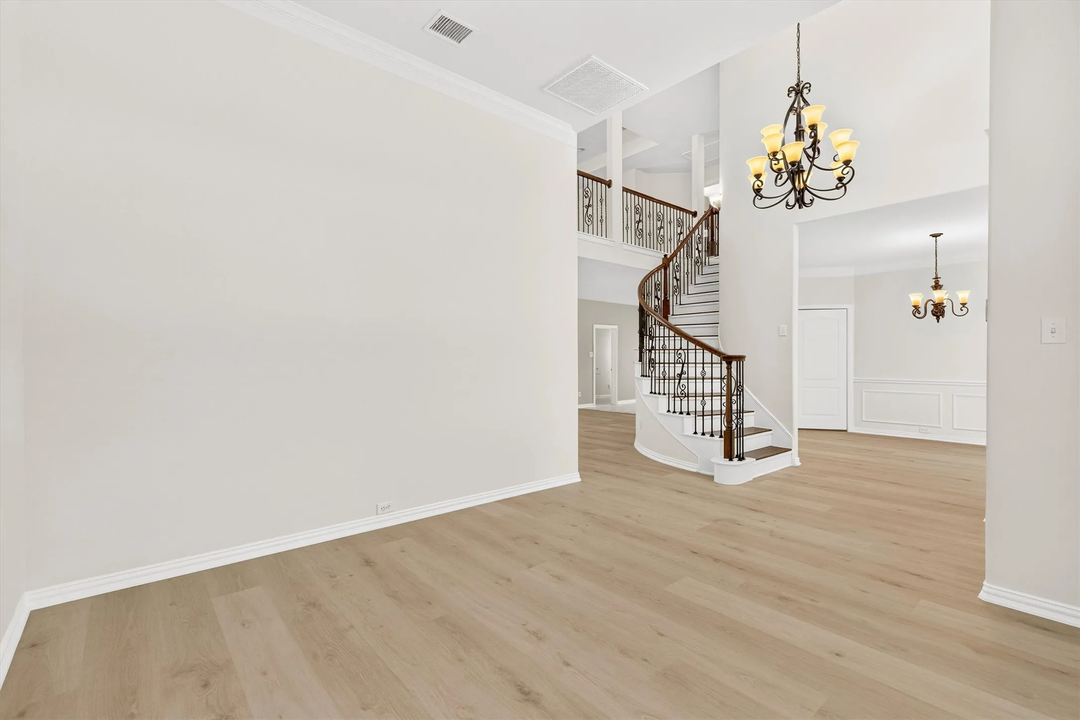 Single Family Residence For Sale in Collin County , 8005 Strecker Lane, Plano, Texas 75025, 5 Bedroom, 4 Bathroom, 2 Garage spaces, 3,081 Sqft, built in 1998, mls#21401006, Real Estate Agent in Plano, Homes For Sale in Collin county, Homes For Sale in Plano, Realtor in Plano Texas, Real Estate Brokerage Independent Realty Texas, Luminita Cordes Realtor