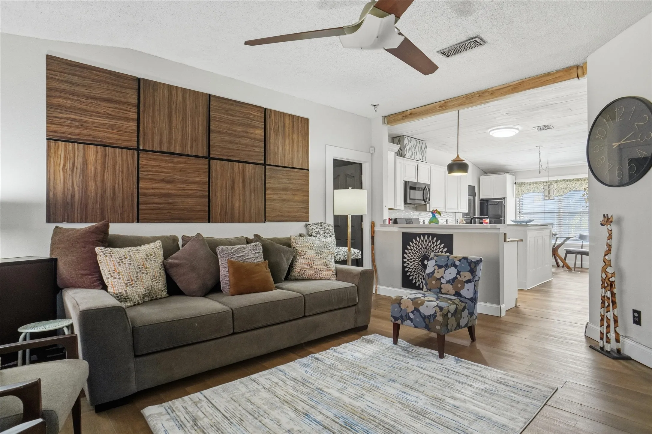 Single Family Residence For Sale in Denton County , 1400 Di Orio Drive, Lewisville, Texas 75067, 3 Bedroom, 2 Bathroom, 2 Garage spaces, 1,508 Sqft, built in 1998, mls#21400996, Real Estate Agent in Lewisville, Homes For Sale in Denton county, Homes For Sale in Lewisville, Realtor in Lewisville Texas, Real Estate Brokerage Independent Realty Texas, Luminita Cordes Realtor