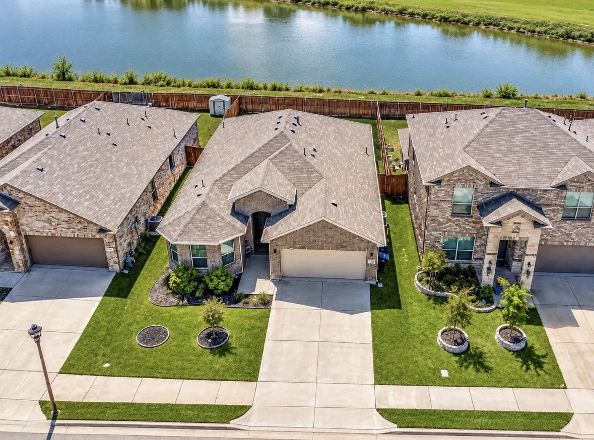Single Family Residence For Sale in Tarrant County , 221 Oldcastle Way, Fort Worth, Texas 76052, 4 Bedroom, 2 Bathroom, 2 Garage spaces, 1,816 Sqft, built in 2022, mls#21400889, Real Estate Agent in Fort Worth, Homes For Sale in Tarrant county, Homes For Sale in Fort Worth, Realtor in Fort Worth Texas, Real Estate Brokerage Independent Realty Texas, Luminita Cordes Realtor