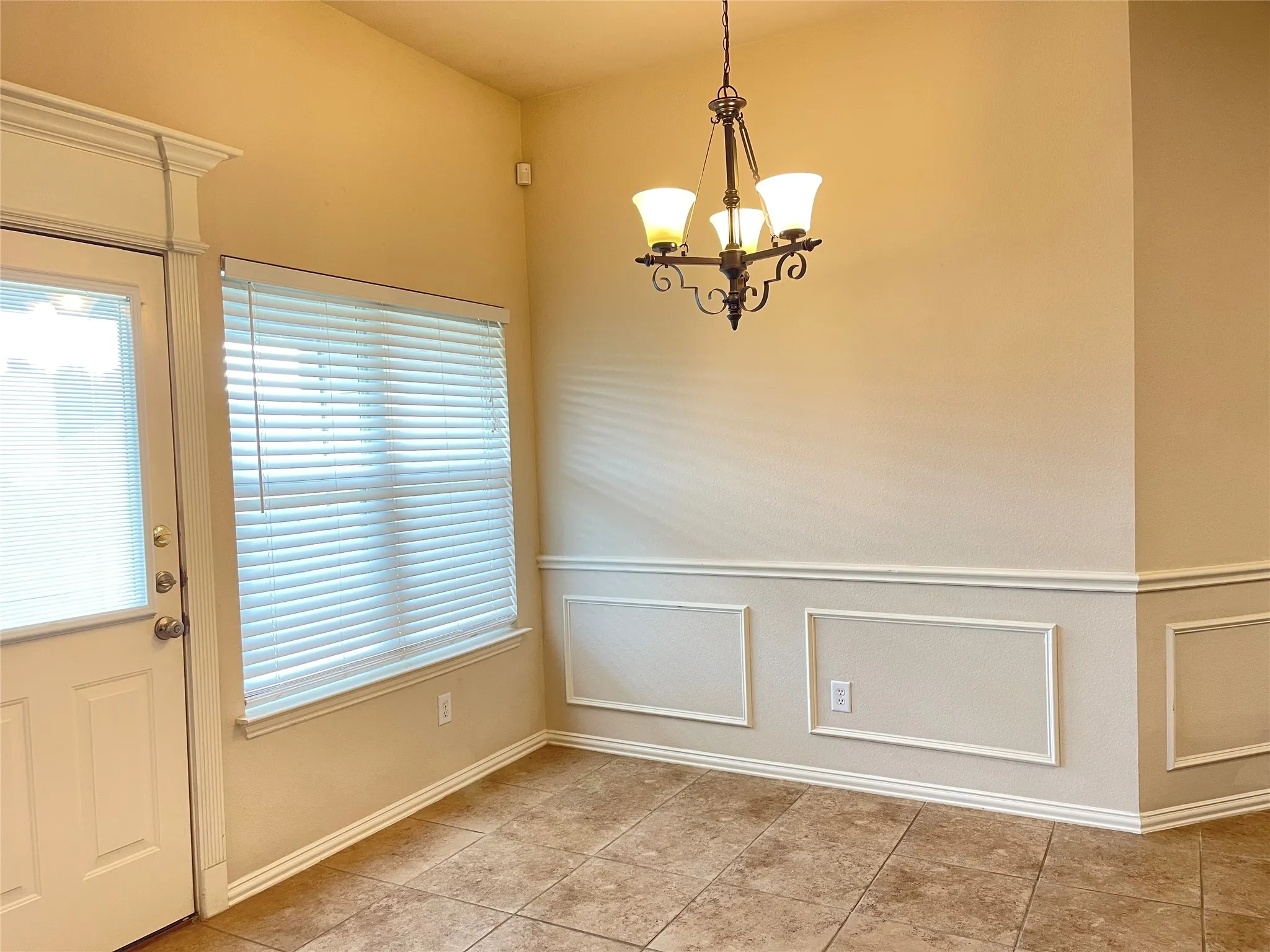 Single Family Residence For Rent in Tarrant County , 2865 Spotted Owl Drive, Fort Worth, Texas 76244, 3 Bedroom, 2 Bathroom, 2 Garage spaces, 2,156 Sqft, built in 2004, mls#21400972, Real Estate Agent in Fort Worth, Homes For Rent in Tarrant county, Homes For Rent in Fort Worth, Realtor in Fort Worth Texas, Real Estate Brokerage Independent Realty Texas, Luminita Cordes Realtor