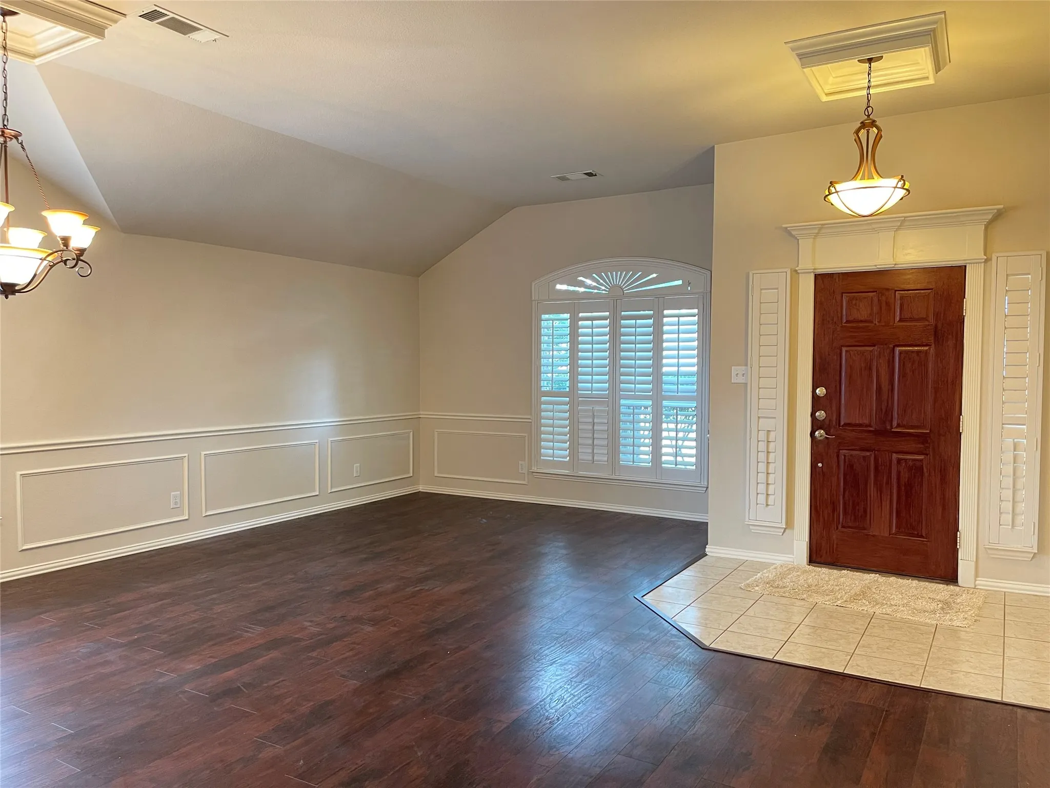 Single Family Residence For Rent in Tarrant County , 2865 Spotted Owl Drive, Fort Worth, Texas 76244, 3 Bedroom, 2 Bathroom, 2 Garage spaces, 2,156 Sqft, built in 2004, mls#21400972, Real Estate Agent in Fort Worth, Homes For Rent in Tarrant county, Homes For Rent in Fort Worth, Realtor in Fort Worth Texas, Real Estate Brokerage Independent Realty Texas, Luminita Cordes Realtor