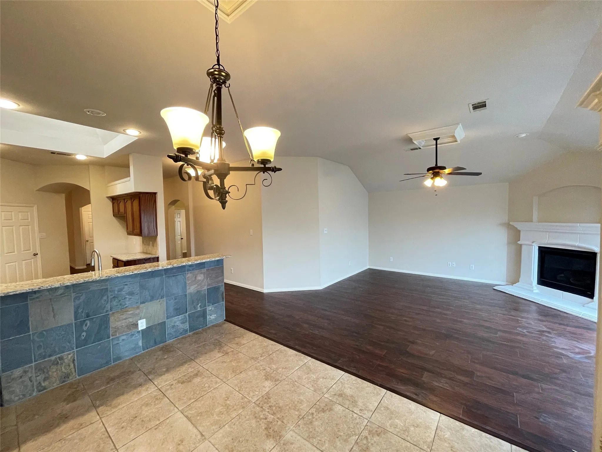 Single Family Residence For Rent in Tarrant County , 2865 Spotted Owl Drive, Fort Worth, Texas 76244, 3 Bedroom, 2 Bathroom, 2 Garage spaces, 2,156 Sqft, built in 2004, mls#21400972, Real Estate Agent in Fort Worth, Homes For Rent in Tarrant county, Homes For Rent in Fort Worth, Realtor in Fort Worth Texas, Real Estate Brokerage Independent Realty Texas, Luminita Cordes Realtor