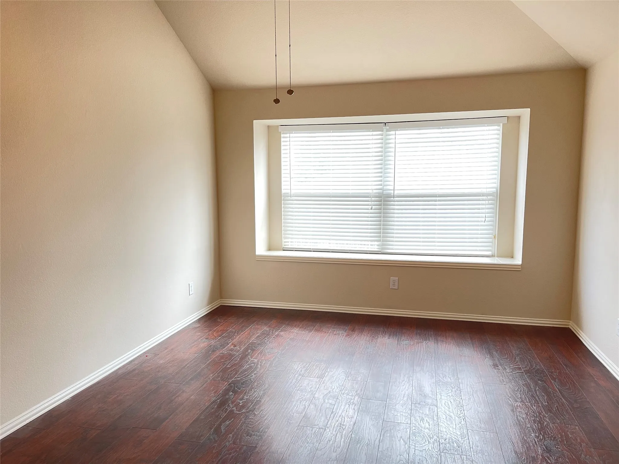 Single Family Residence For Rent in Tarrant County , 2865 Spotted Owl Drive, Fort Worth, Texas 76244, 3 Bedroom, 2 Bathroom, 2 Garage spaces, 2,156 Sqft, built in 2004, mls#21400972, Real Estate Agent in Fort Worth, Homes For Rent in Tarrant county, Homes For Rent in Fort Worth, Realtor in Fort Worth Texas, Real Estate Brokerage Independent Realty Texas, Luminita Cordes Realtor