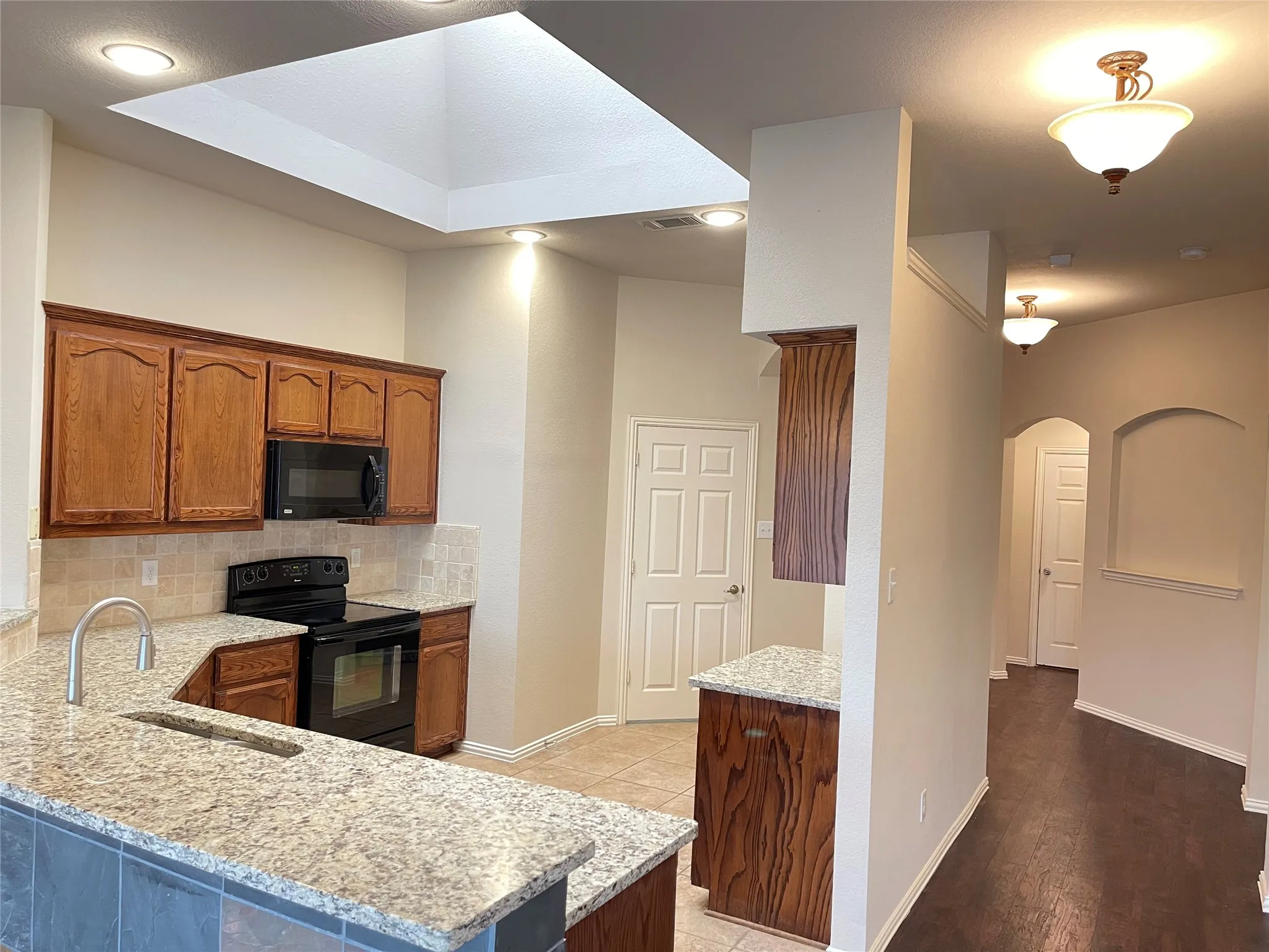 Single Family Residence For Rent in Tarrant County , 2865 Spotted Owl Drive, Fort Worth, Texas 76244, 3 Bedroom, 2 Bathroom, 2 Garage spaces, 2,156 Sqft, built in 2004, mls#21400972, Real Estate Agent in Fort Worth, Homes For Rent in Tarrant county, Homes For Rent in Fort Worth, Realtor in Fort Worth Texas, Real Estate Brokerage Independent Realty Texas, Luminita Cordes Realtor