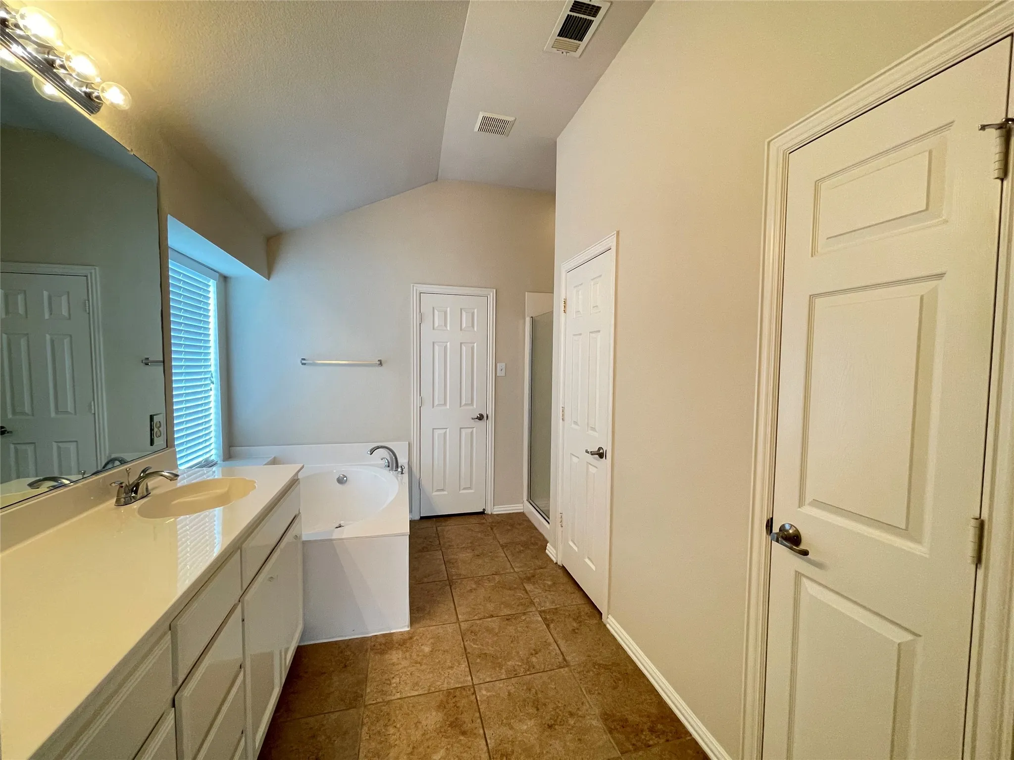 Single Family Residence For Rent in Tarrant County , 2865 Spotted Owl Drive, Fort Worth, Texas 76244, 3 Bedroom, 2 Bathroom, 2 Garage spaces, 2,156 Sqft, built in 2004, mls#21400972, Real Estate Agent in Fort Worth, Homes For Rent in Tarrant county, Homes For Rent in Fort Worth, Realtor in Fort Worth Texas, Real Estate Brokerage Independent Realty Texas, Luminita Cordes Realtor
