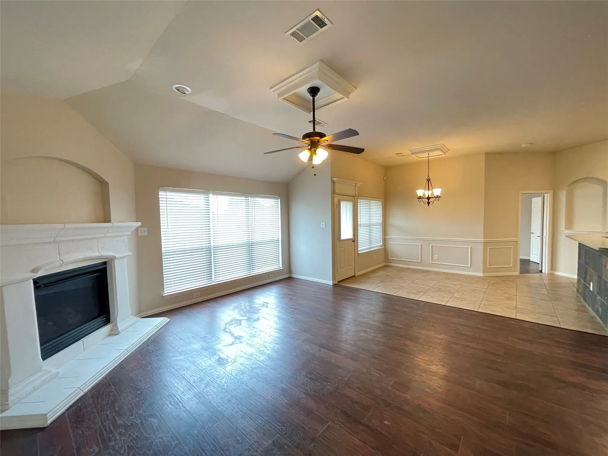 Single Family Residence For Rent in Tarrant County , 2865 Spotted Owl Drive, Fort Worth, Texas 76244, 3 Bedroom, 2 Bathroom, 2 Garage spaces, 2,156 Sqft, built in 2004, mls#21400972, Real Estate Agent in Fort Worth, Homes For Rent in Tarrant county, Homes For Rent in Fort Worth, Realtor in Fort Worth Texas, Real Estate Brokerage Independent Realty Texas, Luminita Cordes Realtor