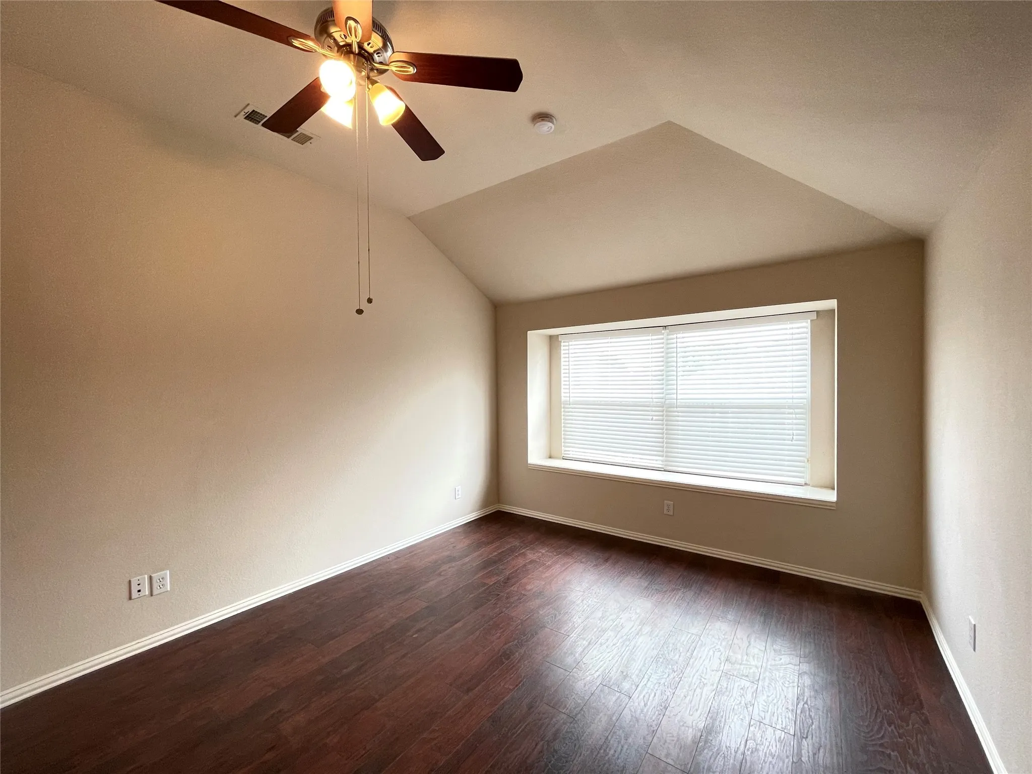 Single Family Residence For Rent in Tarrant County , 2865 Spotted Owl Drive, Fort Worth, Texas 76244, 3 Bedroom, 2 Bathroom, 2 Garage spaces, 2,156 Sqft, built in 2004, mls#21400972, Real Estate Agent in Fort Worth, Homes For Rent in Tarrant county, Homes For Rent in Fort Worth, Realtor in Fort Worth Texas, Real Estate Brokerage Independent Realty Texas, Luminita Cordes Realtor