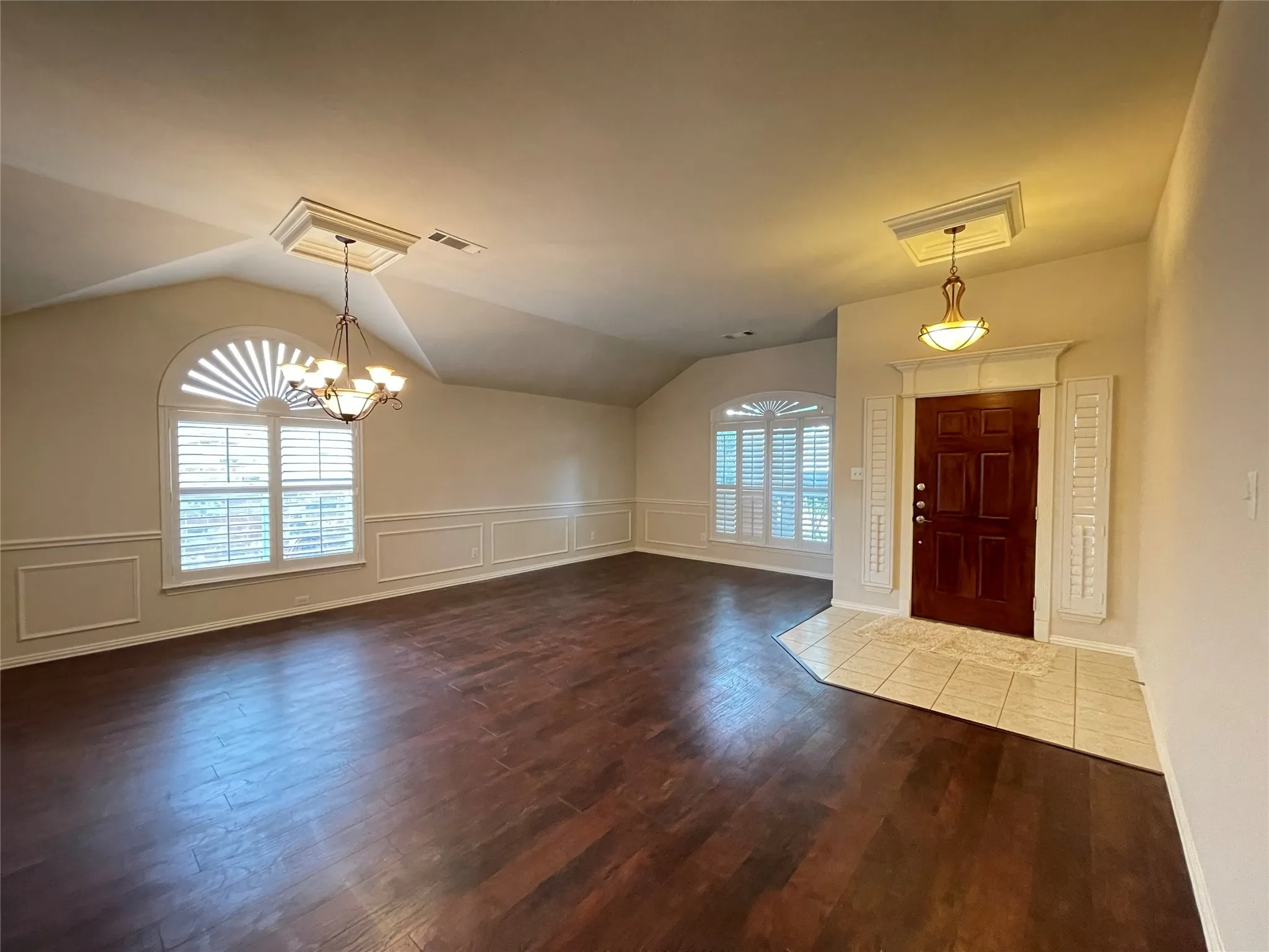 Single Family Residence For Rent in Tarrant County , 2865 Spotted Owl Drive, Fort Worth, Texas 76244, 3 Bedroom, 2 Bathroom, 2 Garage spaces, 2,156 Sqft, built in 2004, mls#21400972, Real Estate Agent in Fort Worth, Homes For Rent in Tarrant county, Homes For Rent in Fort Worth, Realtor in Fort Worth Texas, Real Estate Brokerage Independent Realty Texas, Luminita Cordes Realtor