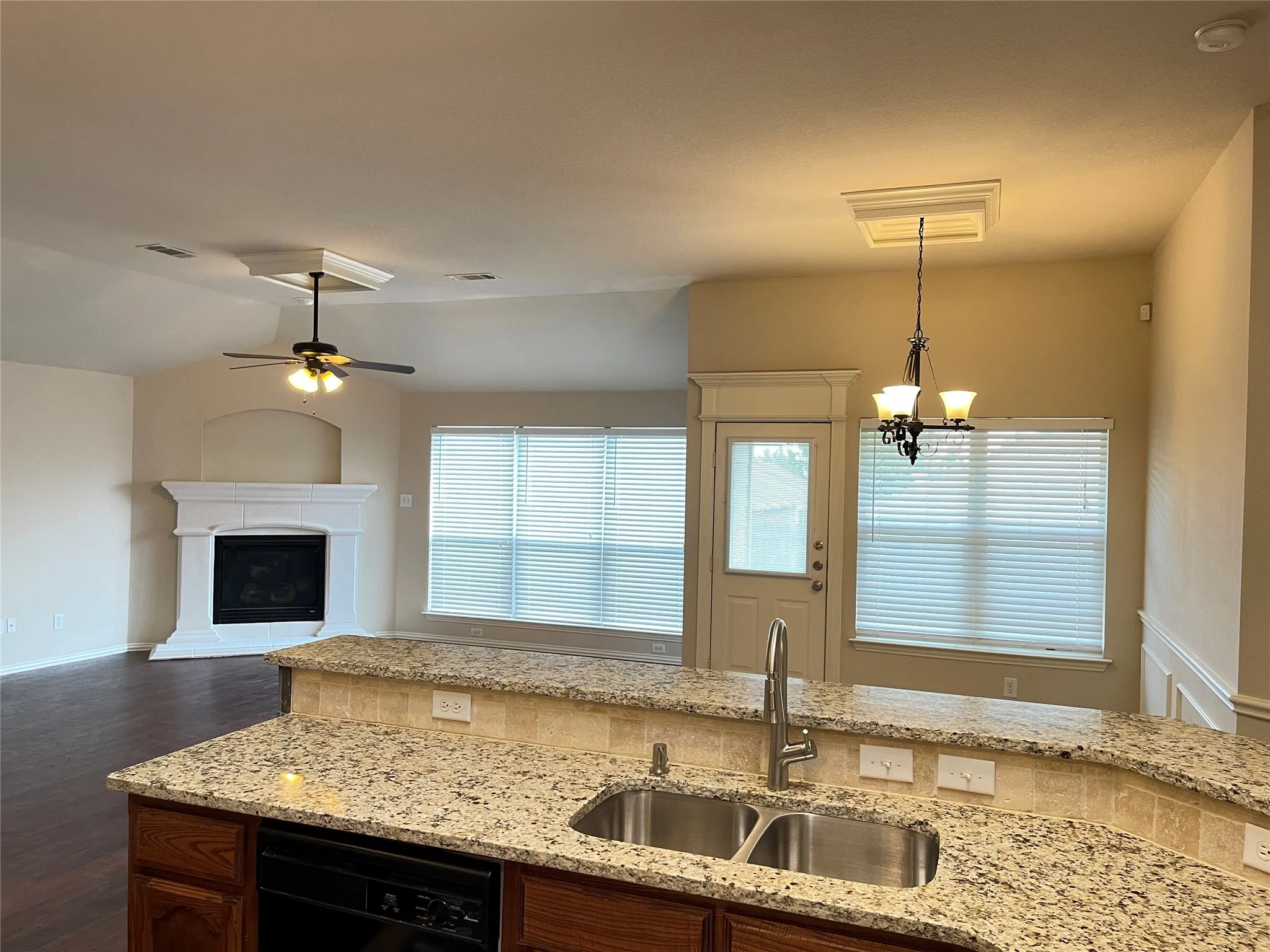 Single Family Residence For Rent in Tarrant County , 2865 Spotted Owl Drive, Fort Worth, Texas 76244, 3 Bedroom, 2 Bathroom, 2 Garage spaces, 2,156 Sqft, built in 2004, mls#21400972, Real Estate Agent in Fort Worth, Homes For Rent in Tarrant county, Homes For Rent in Fort Worth, Realtor in Fort Worth Texas, Real Estate Brokerage Independent Realty Texas, Luminita Cordes Realtor