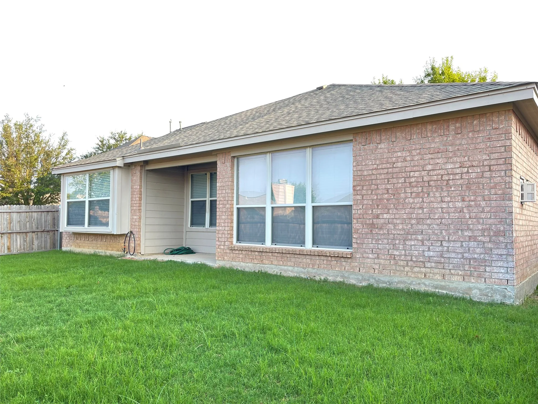 Single Family Residence For Rent in Tarrant County , 2865 Spotted Owl Drive, Fort Worth, Texas 76244, 3 Bedroom, 2 Bathroom, 2 Garage spaces, 2,156 Sqft, built in 2004, mls#21400972, Real Estate Agent in Fort Worth, Homes For Rent in Tarrant county, Homes For Rent in Fort Worth, Realtor in Fort Worth Texas, Real Estate Brokerage Independent Realty Texas, Luminita Cordes Realtor