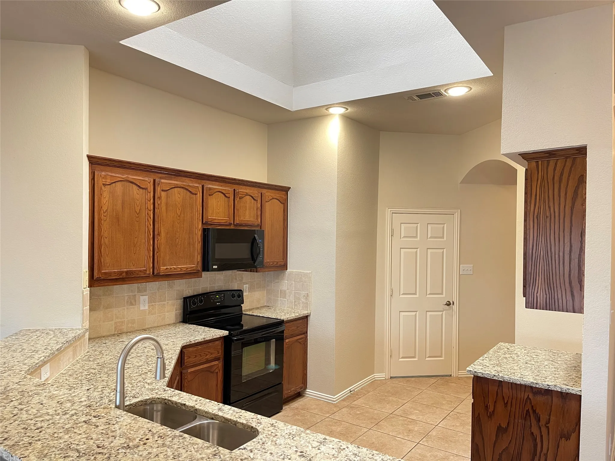 Single Family Residence For Rent in Tarrant County , 2865 Spotted Owl Drive, Fort Worth, Texas 76244, 3 Bedroom, 2 Bathroom, 2 Garage spaces, 2,156 Sqft, built in 2004, mls#21400972, Real Estate Agent in Fort Worth, Homes For Rent in Tarrant county, Homes For Rent in Fort Worth, Realtor in Fort Worth Texas, Real Estate Brokerage Independent Realty Texas, Luminita Cordes Realtor