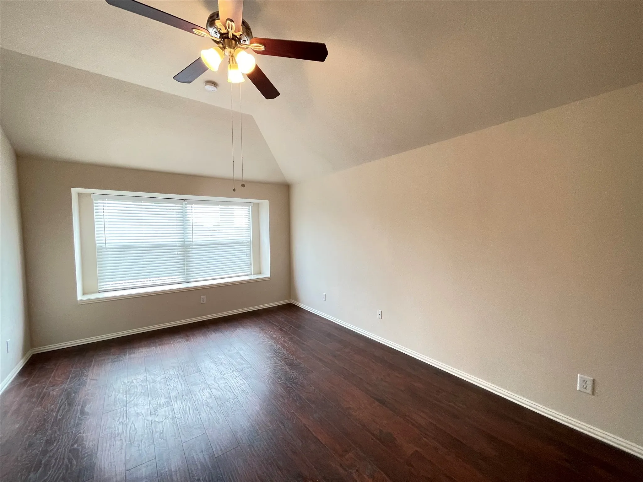 Single Family Residence For Rent in Tarrant County , 2865 Spotted Owl Drive, Fort Worth, Texas 76244, 3 Bedroom, 2 Bathroom, 2 Garage spaces, 2,156 Sqft, built in 2004, mls#21400972, Real Estate Agent in Fort Worth, Homes For Rent in Tarrant county, Homes For Rent in Fort Worth, Realtor in Fort Worth Texas, Real Estate Brokerage Independent Realty Texas, Luminita Cordes Realtor