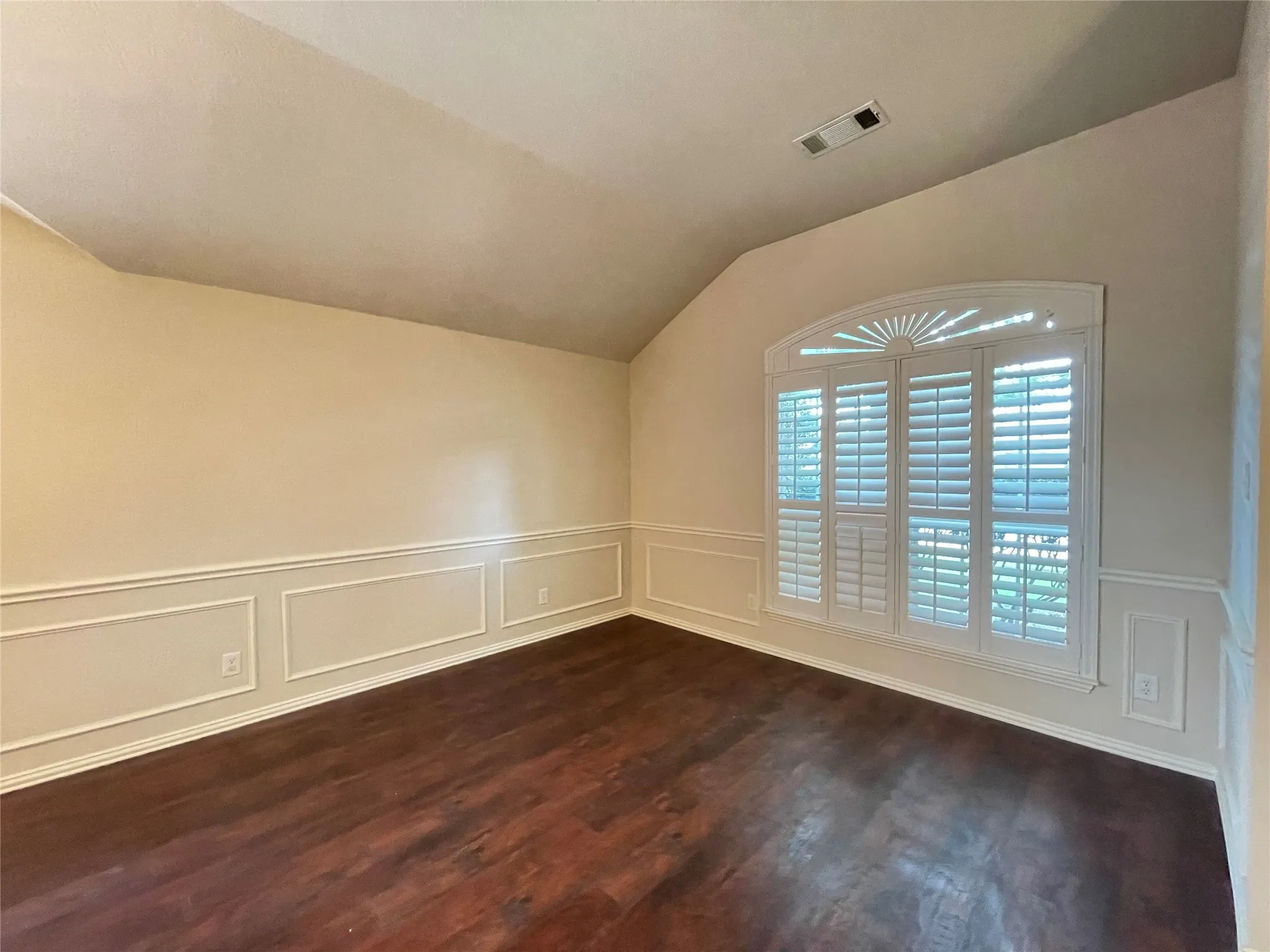 Single Family Residence For Rent in Tarrant County , 2865 Spotted Owl Drive, Fort Worth, Texas 76244, 3 Bedroom, 2 Bathroom, 2 Garage spaces, 2,156 Sqft, built in 2004, mls#21400972, Real Estate Agent in Fort Worth, Homes For Rent in Tarrant county, Homes For Rent in Fort Worth, Realtor in Fort Worth Texas, Real Estate Brokerage Independent Realty Texas, Luminita Cordes Realtor