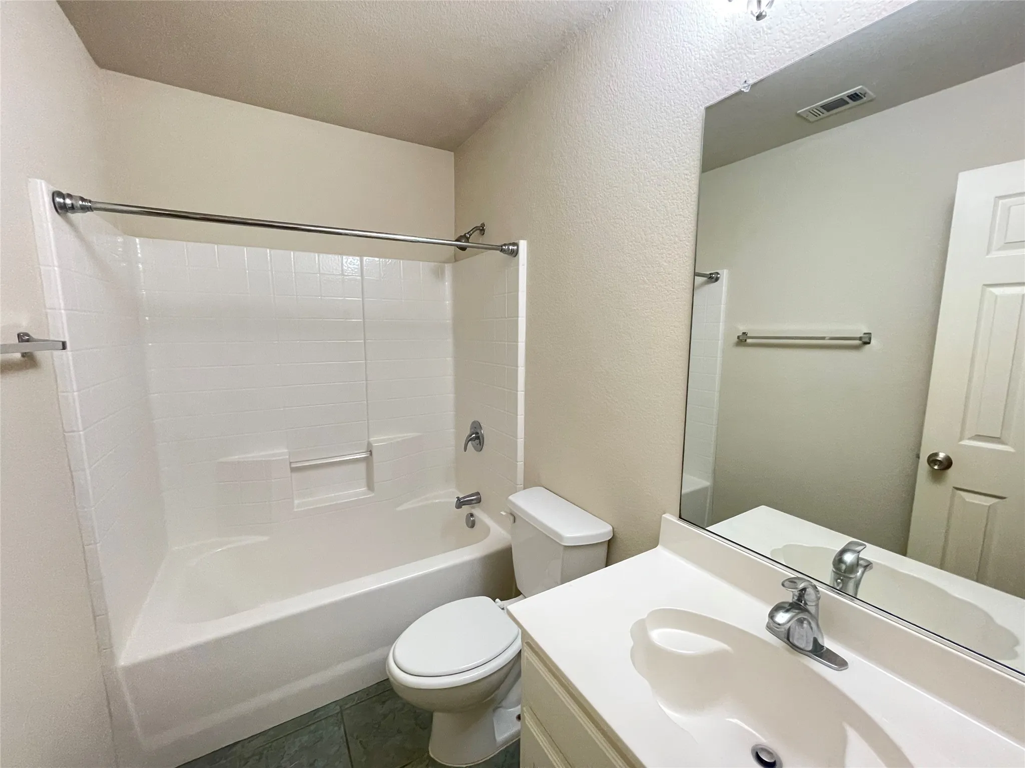 Single Family Residence For Rent in Tarrant County , 2865 Spotted Owl Drive, Fort Worth, Texas 76244, 3 Bedroom, 2 Bathroom, 2 Garage spaces, 2,156 Sqft, built in 2004, mls#21400972, Real Estate Agent in Fort Worth, Homes For Rent in Tarrant county, Homes For Rent in Fort Worth, Realtor in Fort Worth Texas, Real Estate Brokerage Independent Realty Texas, Luminita Cordes Realtor