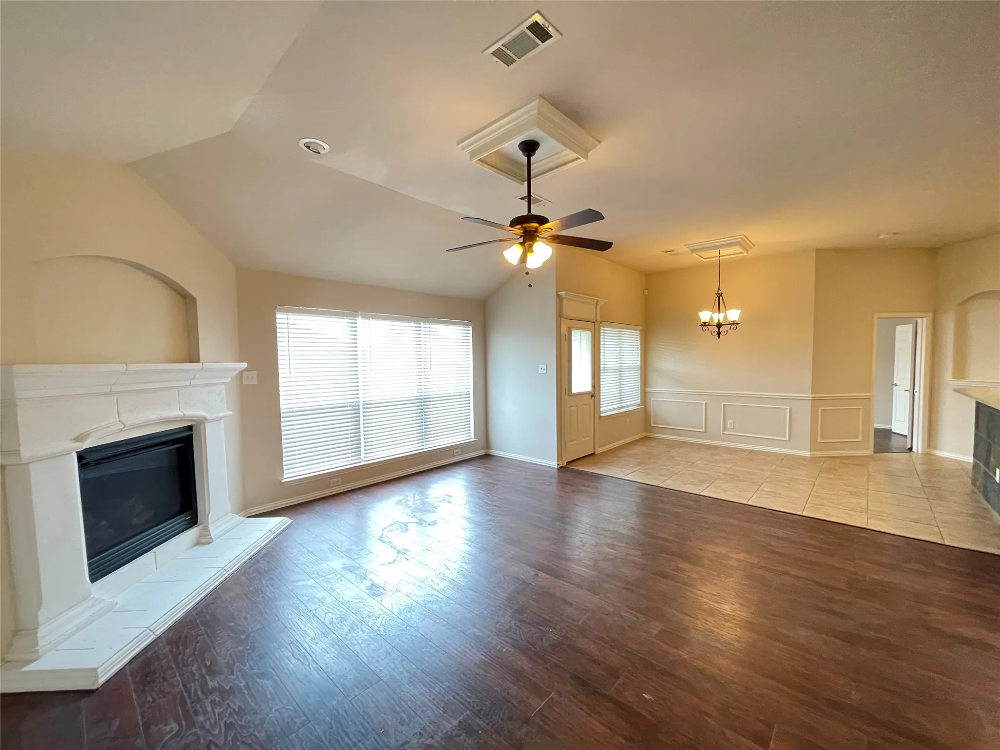 Single Family Residence For Rent in Tarrant County , 2865 Spotted Owl Drive, Fort Worth, Texas 76244, 3 Bedroom, 2 Bathroom, 2 Garage spaces, 2,156 Sqft, built in 2004, mls#21400972, Real Estate Agent in Fort Worth, Homes For Rent in Tarrant county, Homes For Rent in Fort Worth, Realtor in Fort Worth Texas, Real Estate Brokerage Independent Realty Texas, Luminita Cordes Realtor