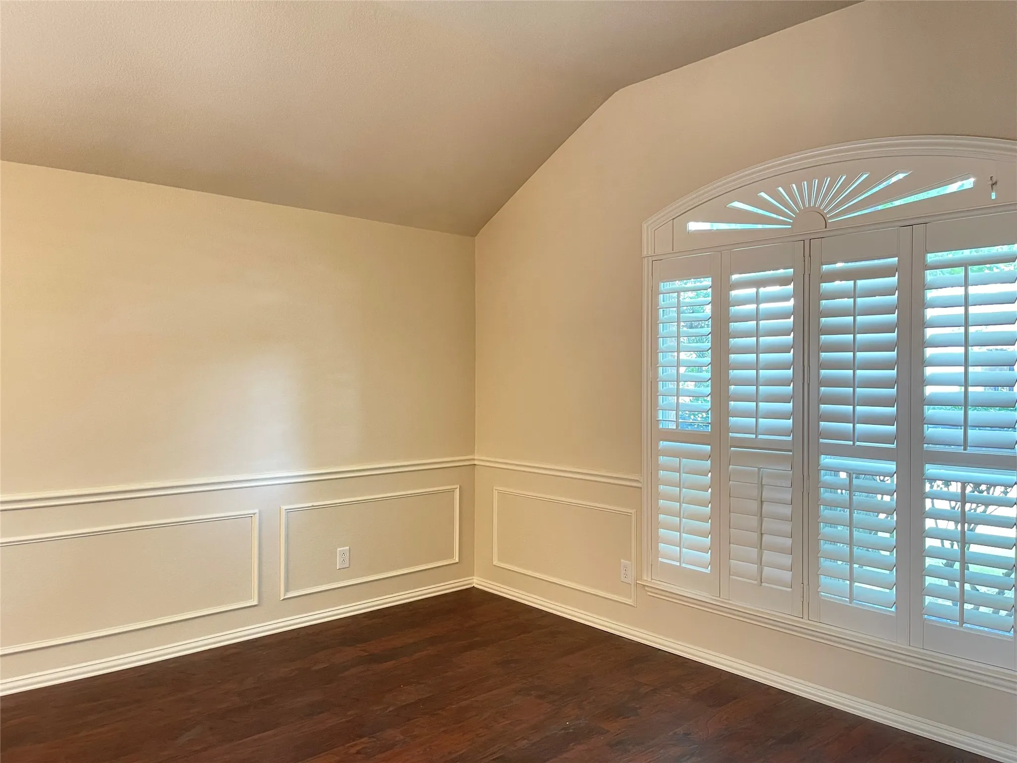 Single Family Residence For Rent in Tarrant County , 2865 Spotted Owl Drive, Fort Worth, Texas 76244, 3 Bedroom, 2 Bathroom, 2 Garage spaces, 2,156 Sqft, built in 2004, mls#21400972, Real Estate Agent in Fort Worth, Homes For Rent in Tarrant county, Homes For Rent in Fort Worth, Realtor in Fort Worth Texas, Real Estate Brokerage Independent Realty Texas, Luminita Cordes Realtor
