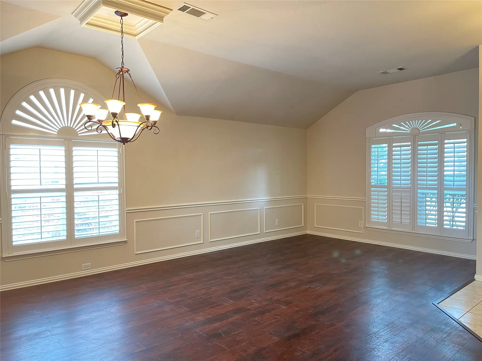 Single Family Residence For Rent in Tarrant County , 2865 Spotted Owl Drive, Fort Worth, Texas 76244, 3 Bedroom, 2 Bathroom, 2 Garage spaces, 2,156 Sqft, built in 2004, mls#21400972, Real Estate Agent in Fort Worth, Homes For Rent in Tarrant county, Homes For Rent in Fort Worth, Realtor in Fort Worth Texas, Real Estate Brokerage Independent Realty Texas, Luminita Cordes Realtor