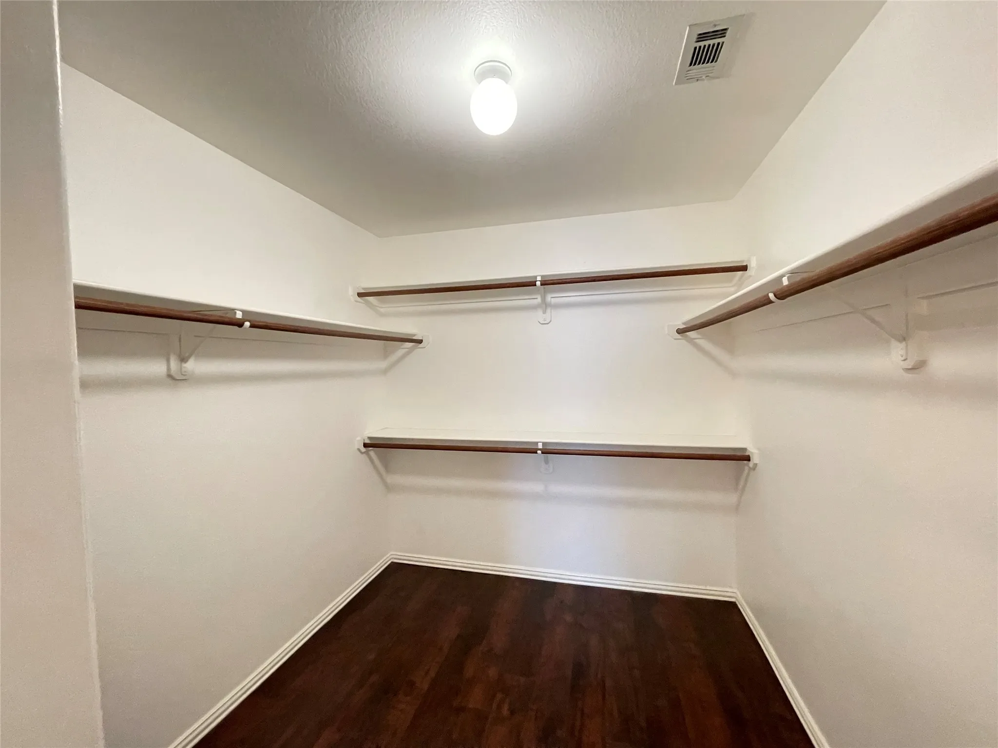 Single Family Residence For Rent in Tarrant County , 2865 Spotted Owl Drive, Fort Worth, Texas 76244, 3 Bedroom, 2 Bathroom, 2 Garage spaces, 2,156 Sqft, built in 2004, mls#21400972, Real Estate Agent in Fort Worth, Homes For Rent in Tarrant county, Homes For Rent in Fort Worth, Realtor in Fort Worth Texas, Real Estate Brokerage Independent Realty Texas, Luminita Cordes Realtor