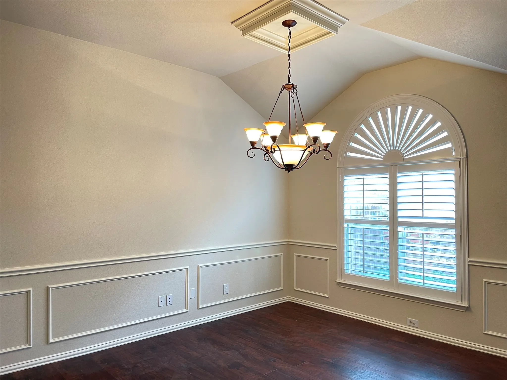 Single Family Residence For Rent in Tarrant County , 2865 Spotted Owl Drive, Fort Worth, Texas 76244, 3 Bedroom, 2 Bathroom, 2 Garage spaces, 2,156 Sqft, built in 2004, mls#21400972, Real Estate Agent in Fort Worth, Homes For Rent in Tarrant county, Homes For Rent in Fort Worth, Realtor in Fort Worth Texas, Real Estate Brokerage Independent Realty Texas, Luminita Cordes Realtor
