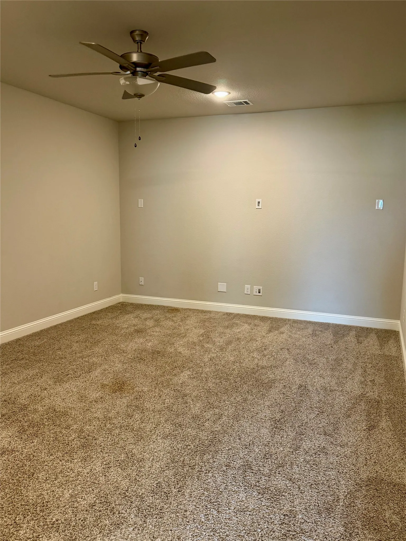 Recessed lighting, ceiling fan with integrated light fixture, neutral wall paint, and plush carpeting