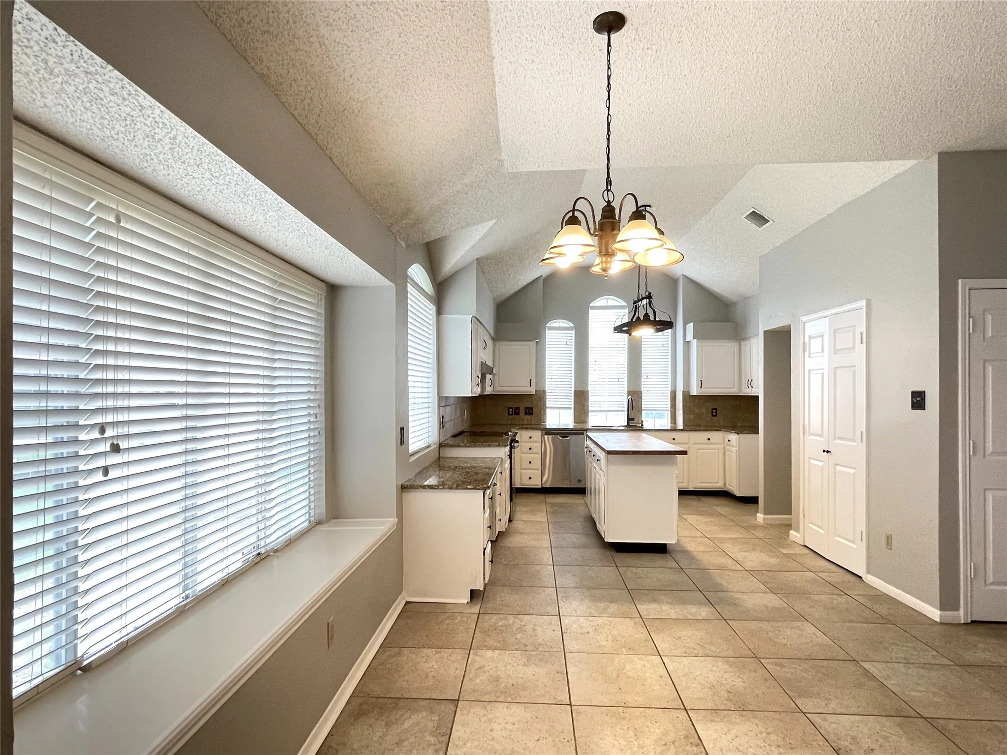 Single Family Residence For Rent in Collin County , 3616 Worthington Way, Plano, Texas 75023, 4 Bedroom, 2 Bathroom, 2 Garage spaces, 2,281 Sqft, built in 1986, mls#21399835, Real Estate Agent in Plano, Homes For Rent in Collin county, Homes For Rent in Plano, Realtor in Plano Texas, Real Estate Brokerage Independent Realty Texas, Luminita Cordes Realtor