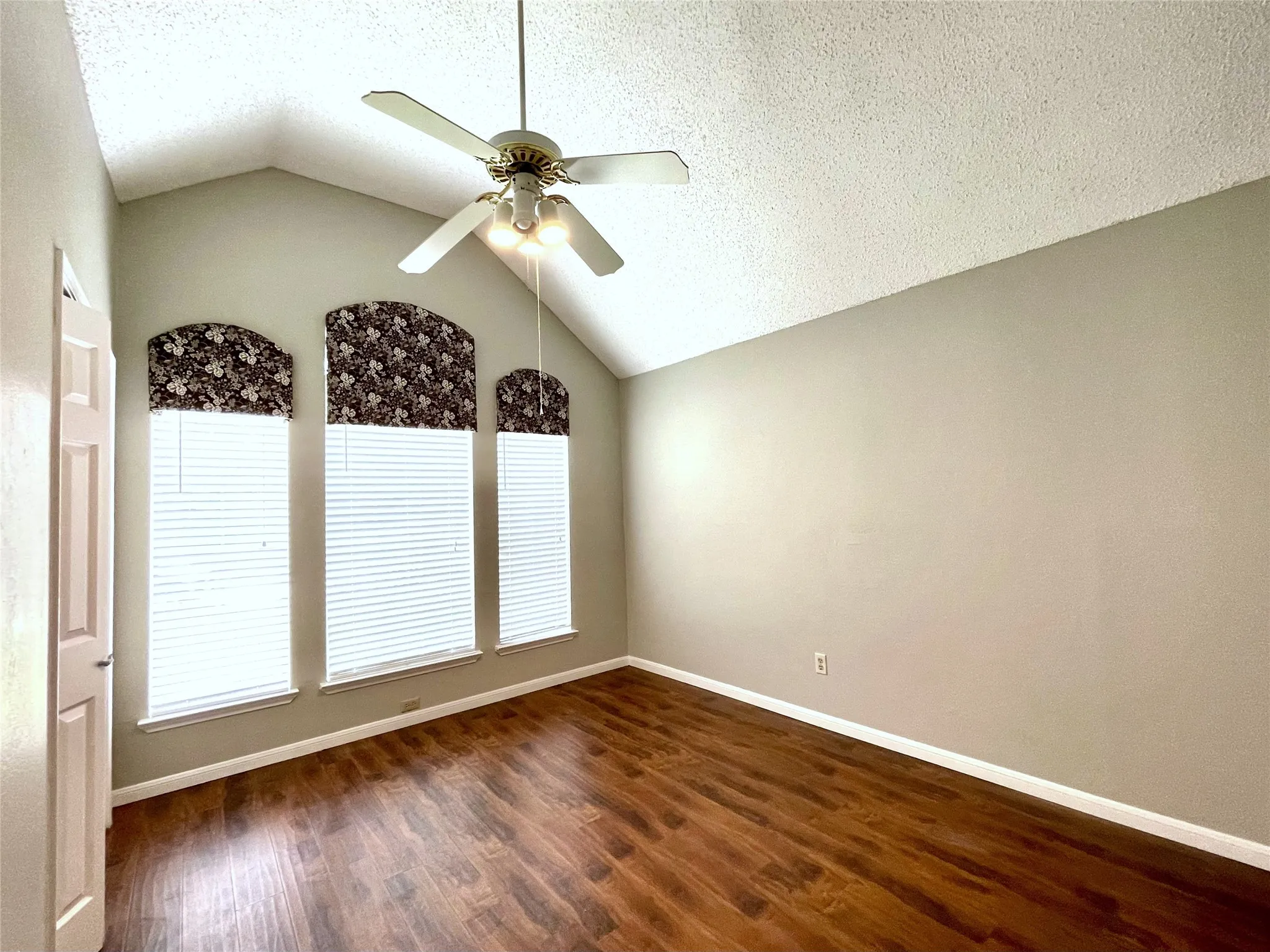 Single Family Residence For Rent in Collin County , 3616 Worthington Way, Plano, Texas 75023, 4 Bedroom, 2 Bathroom, 2 Garage spaces, 2,281 Sqft, built in 1986, mls#21399835, Real Estate Agent in Plano, Homes For Rent in Collin county, Homes For Rent in Plano, Realtor in Plano Texas, Real Estate Brokerage Independent Realty Texas, Luminita Cordes Realtor