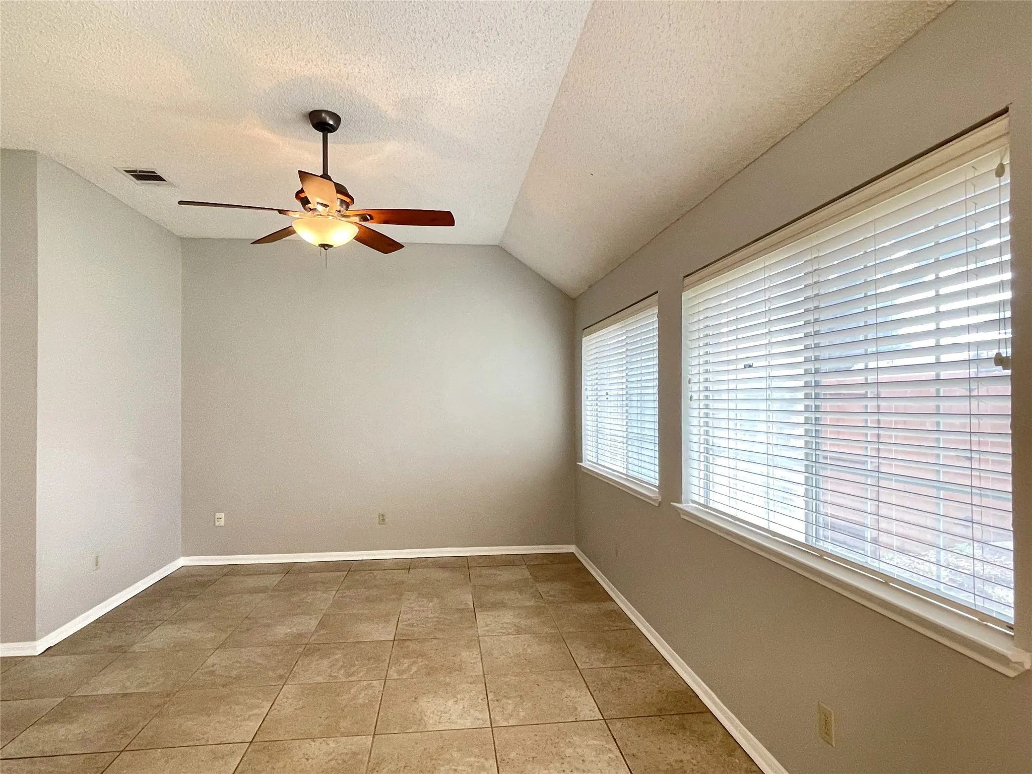 Single Family Residence For Rent in Collin County , 3616 Worthington Way, Plano, Texas 75023, 4 Bedroom, 2 Bathroom, 2 Garage spaces, 2,281 Sqft, built in 1986, mls#21399835, Real Estate Agent in Plano, Homes For Rent in Collin county, Homes For Rent in Plano, Realtor in Plano Texas, Real Estate Brokerage Independent Realty Texas, Luminita Cordes Realtor