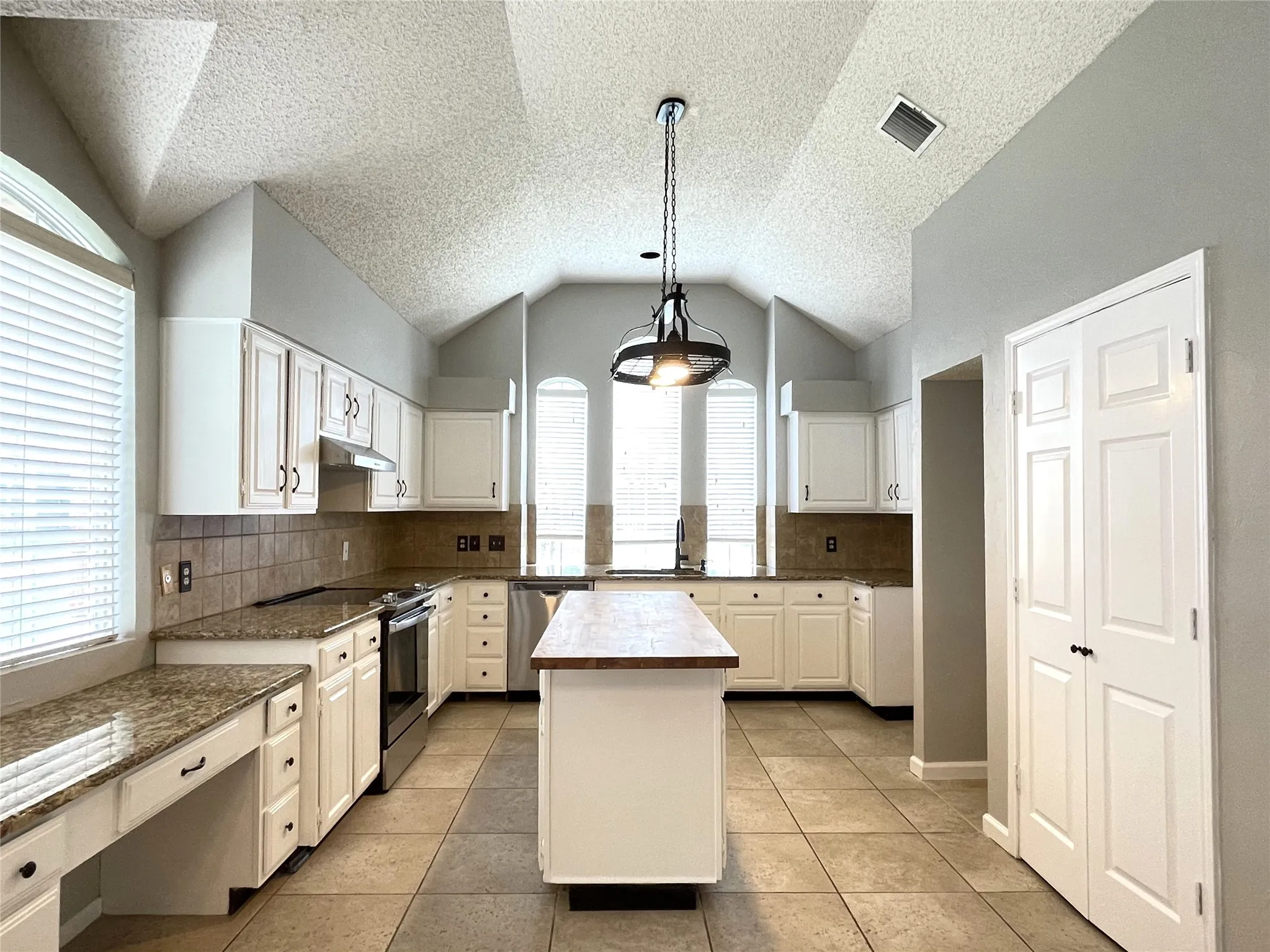 Single Family Residence For Rent in Collin County , 3616 Worthington Way, Plano, Texas 75023, 4 Bedroom, 2 Bathroom, 2 Garage spaces, 2,281 Sqft, built in 1986, mls#21399835, Real Estate Agent in Plano, Homes For Rent in Collin county, Homes For Rent in Plano, Realtor in Plano Texas, Real Estate Brokerage Independent Realty Texas, Luminita Cordes Realtor