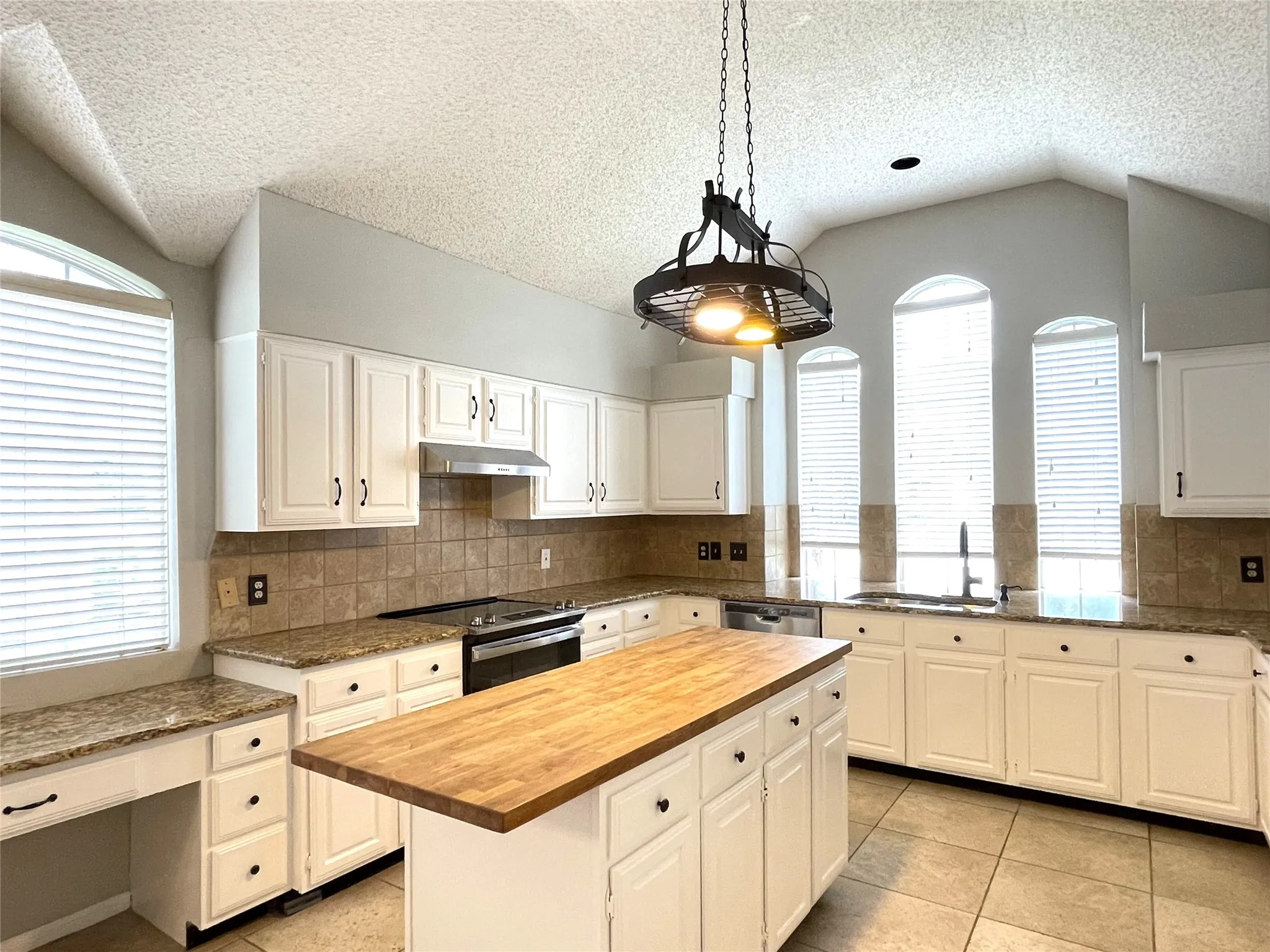 Single Family Residence For Rent in Collin County , 3616 Worthington Way, Plano, Texas 75023, 4 Bedroom, 2 Bathroom, 2 Garage spaces, 2,281 Sqft, built in 1986, mls#21399835, Real Estate Agent in Plano, Homes For Rent in Collin county, Homes For Rent in Plano, Realtor in Plano Texas, Real Estate Brokerage Independent Realty Texas, Luminita Cordes Realtor